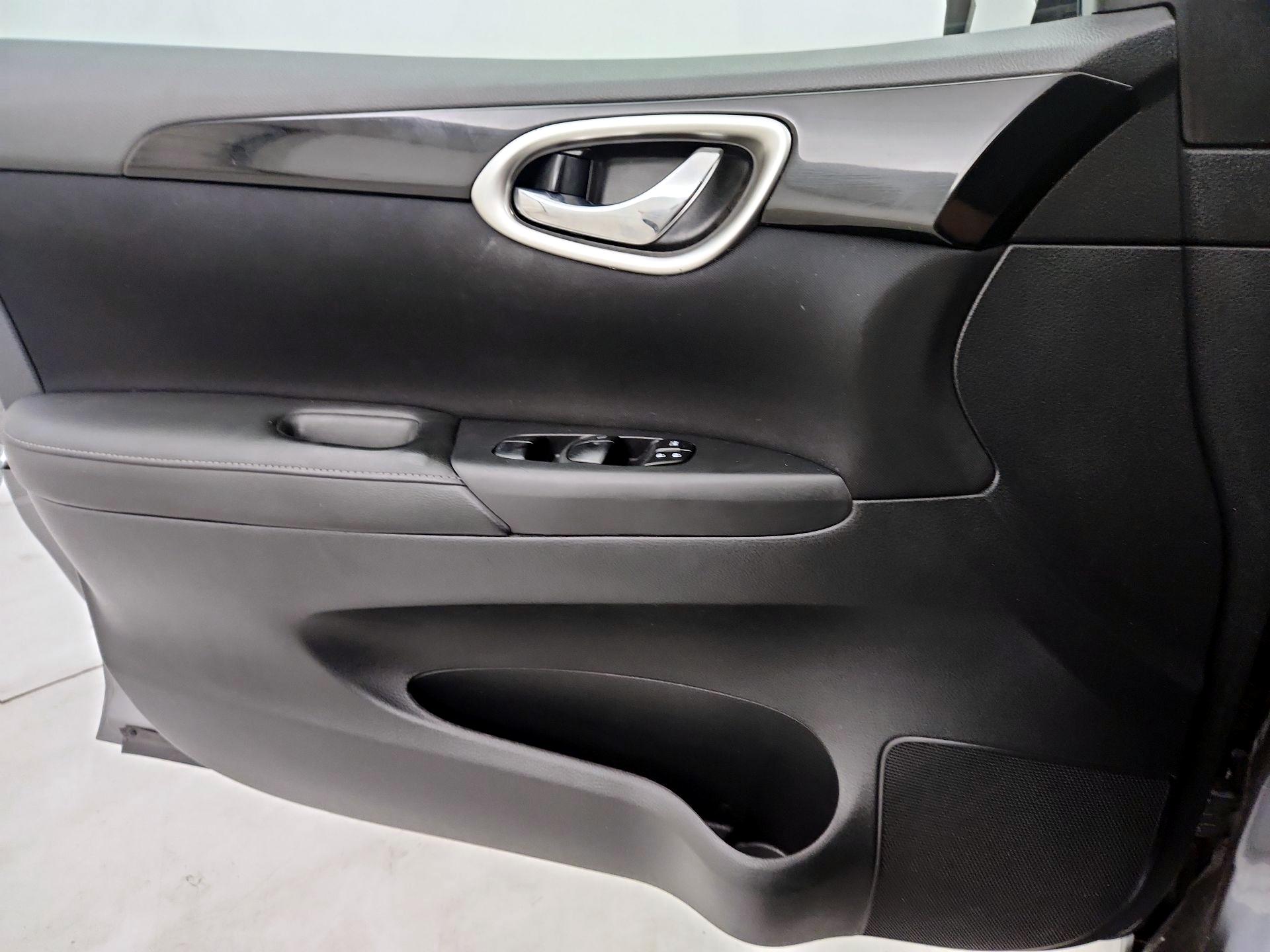 Thumbnail: 2016 Nissan Sentra - 12