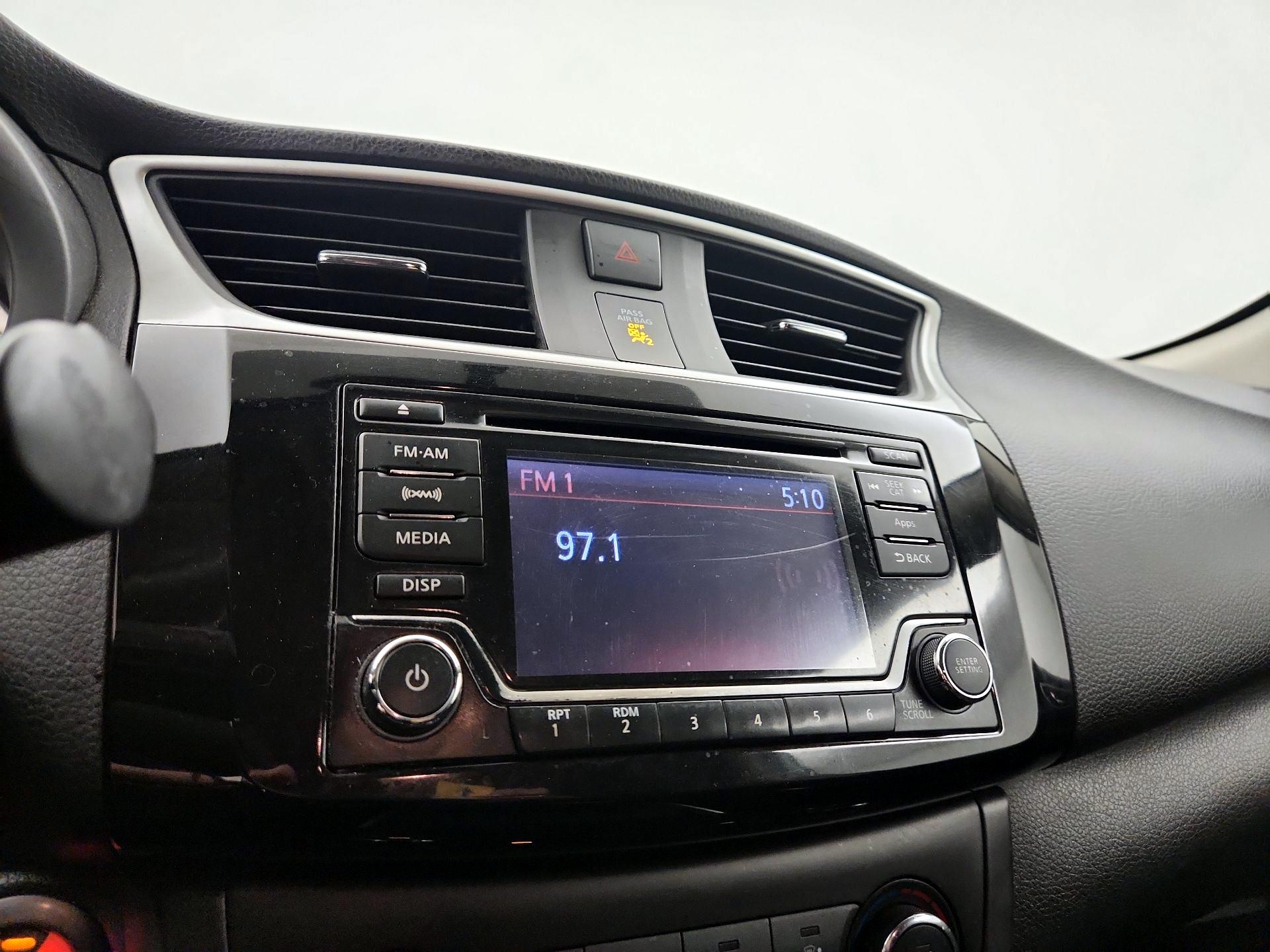 Thumbnail: 2016 Nissan Sentra - 15