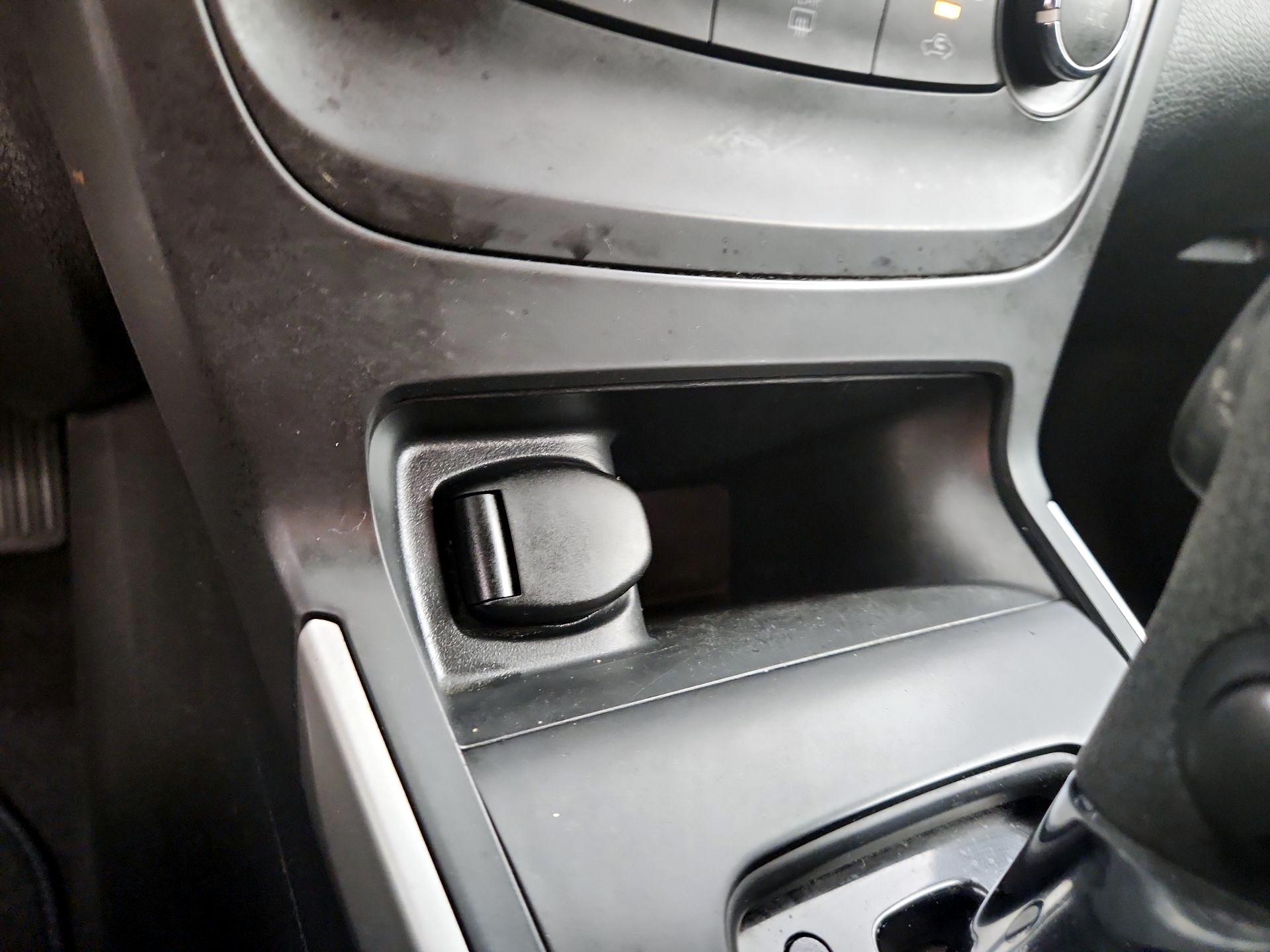 Thumbnail: 2016 Nissan Sentra - 18