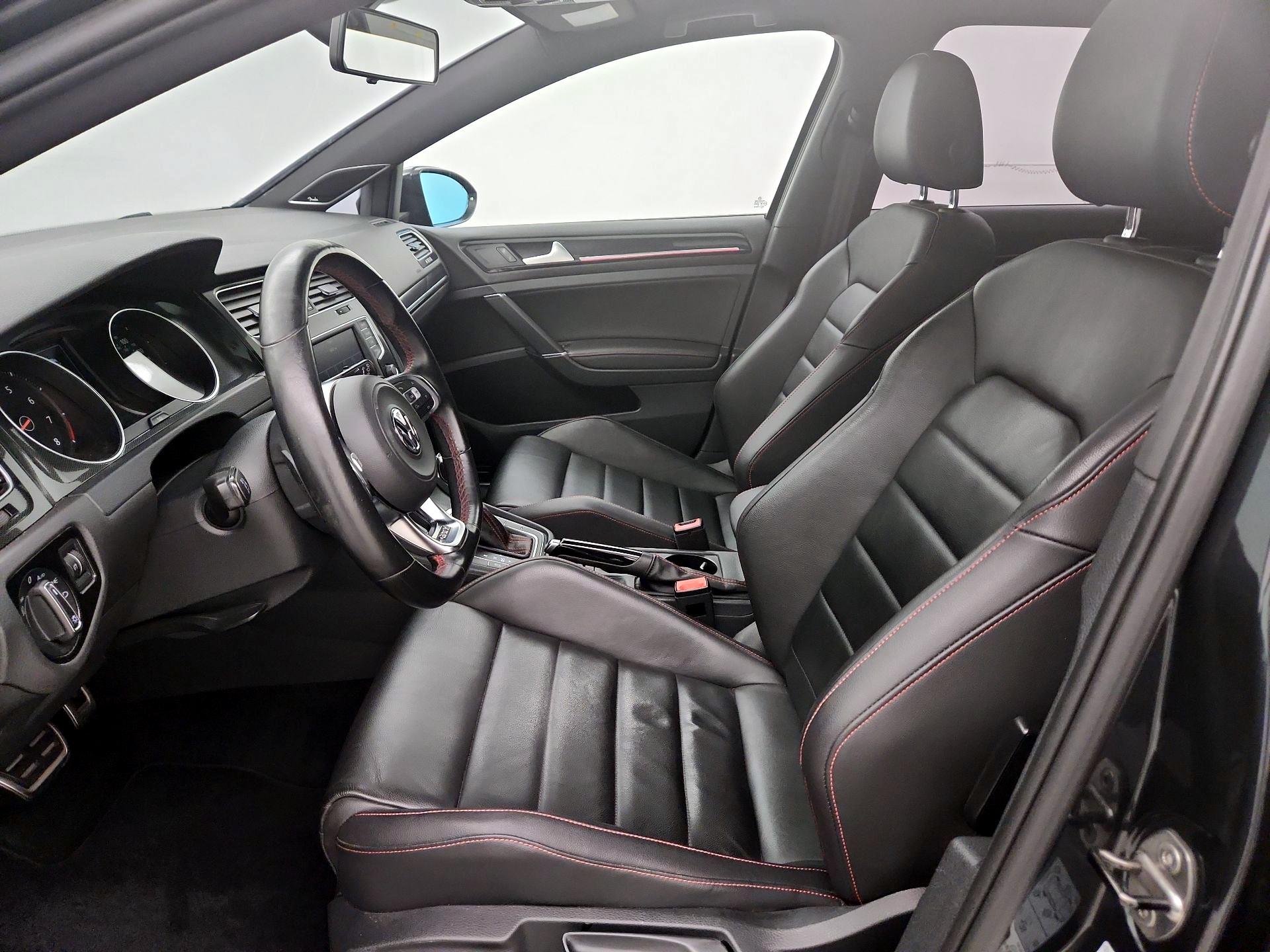 Thumbnail: 2016 Volkswagen Golf - 11