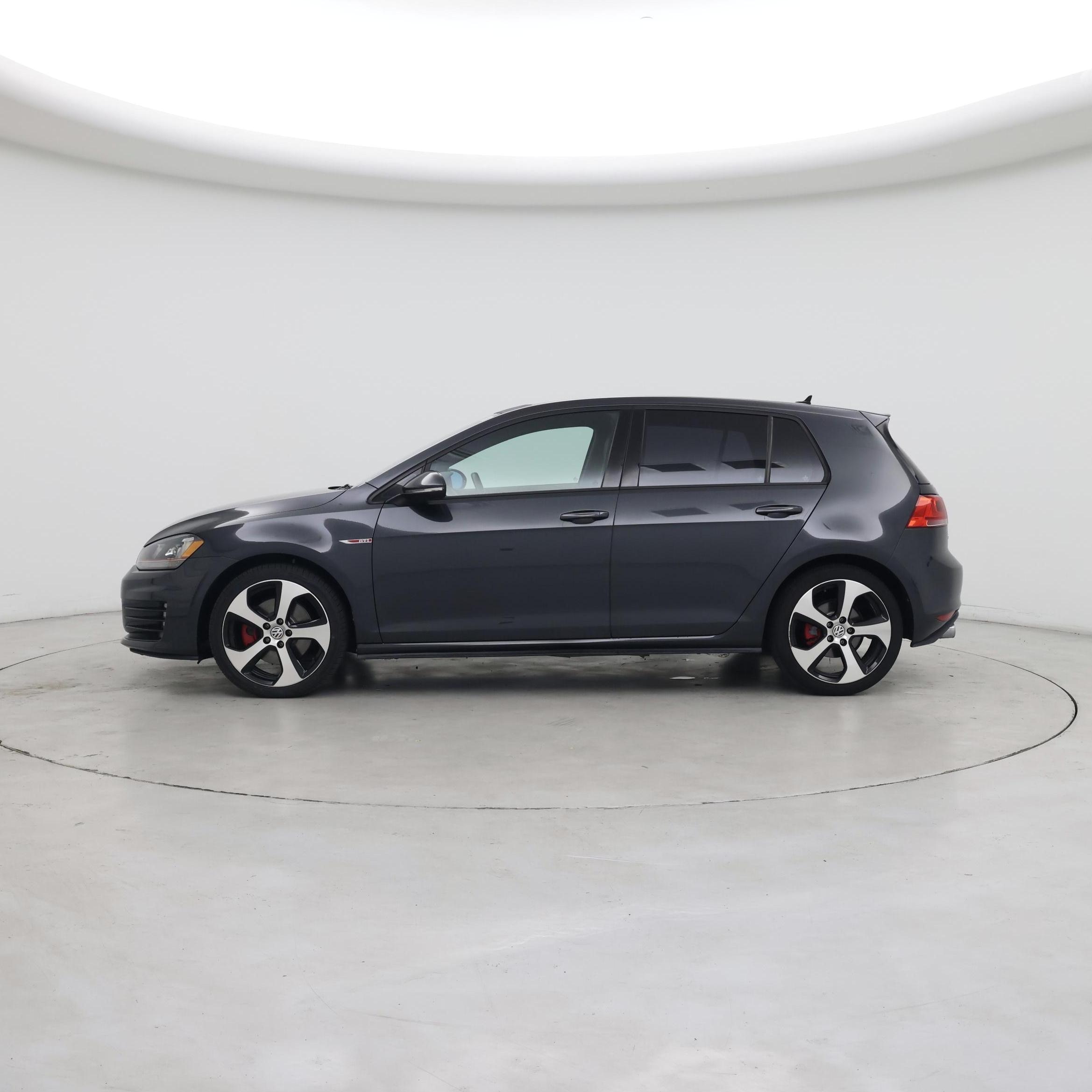 Thumbnail: 2016 Volkswagen Golf - 3