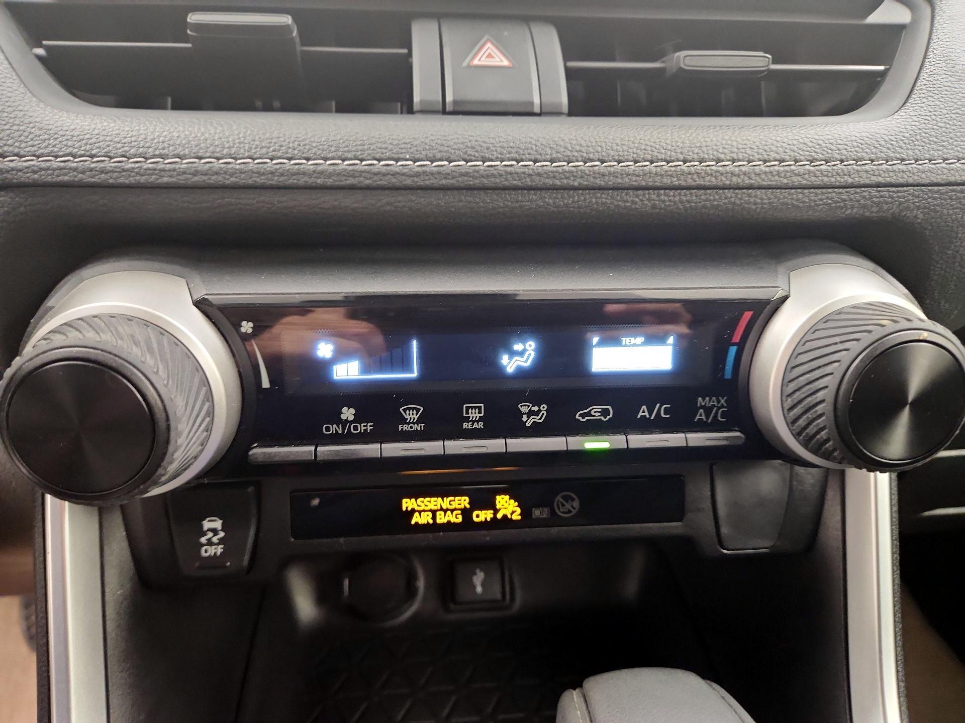 Thumbnail: 2020 Toyota RAV4 - 16
