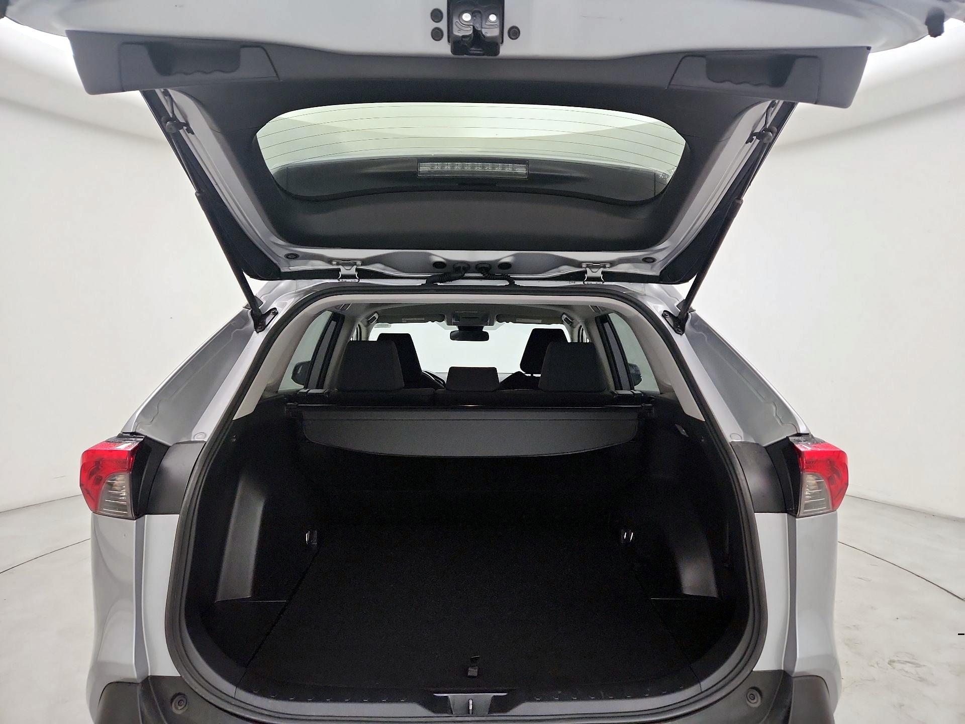 Thumbnail: 2020 Toyota RAV4 - 20