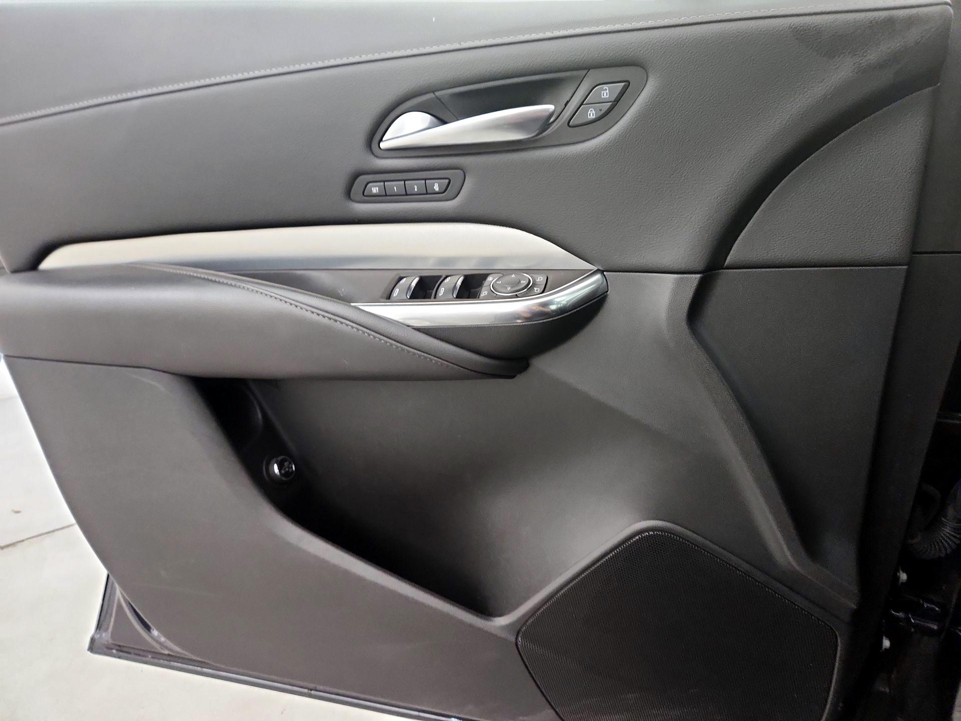 Thumbnail: 2023 Cadillac XT4 - 12