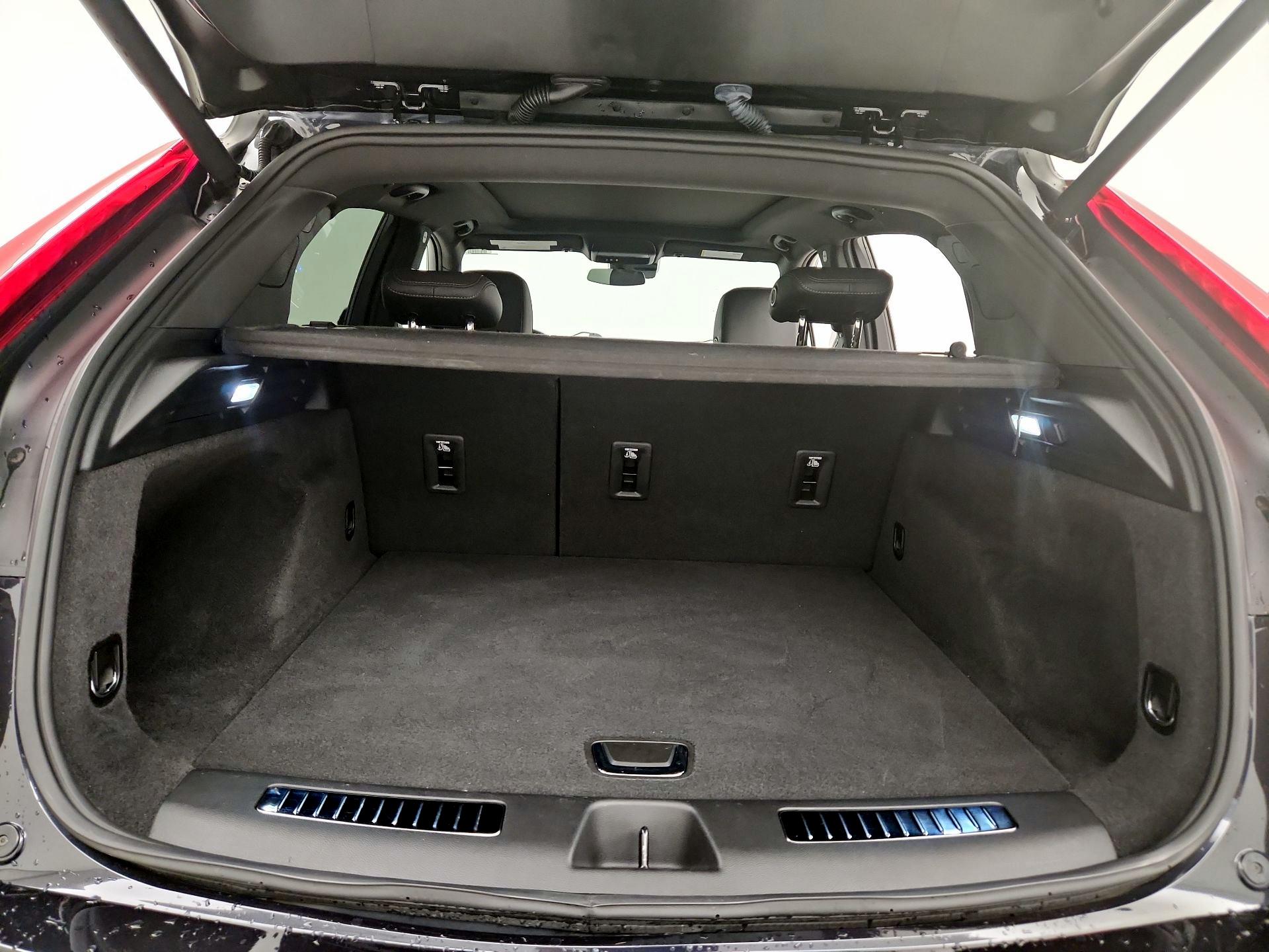 Thumbnail: 2023 Cadillac XT4 - 20