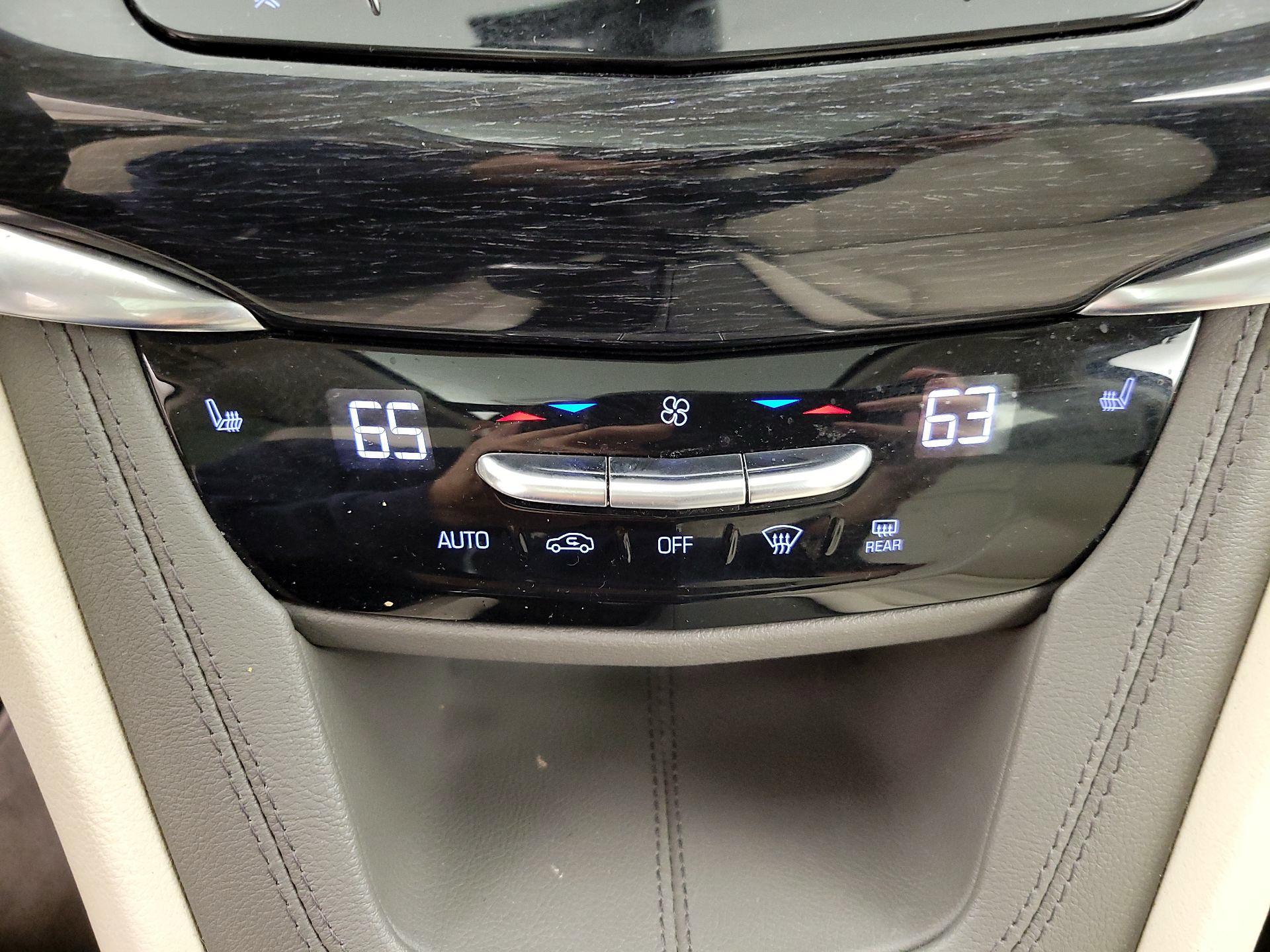 Thumbnail: 2022 Cadillac XT6 - 17