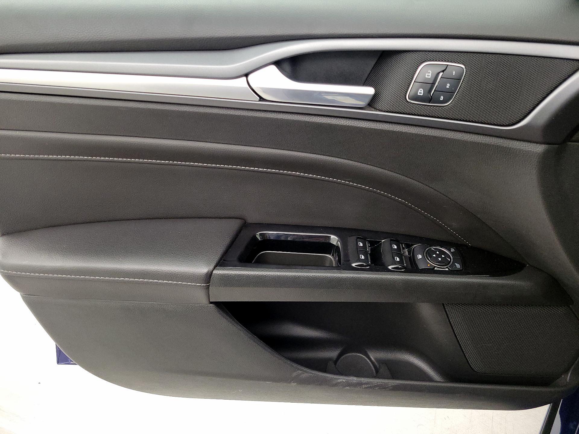 Thumbnail: 2015 Ford Fusion - 12