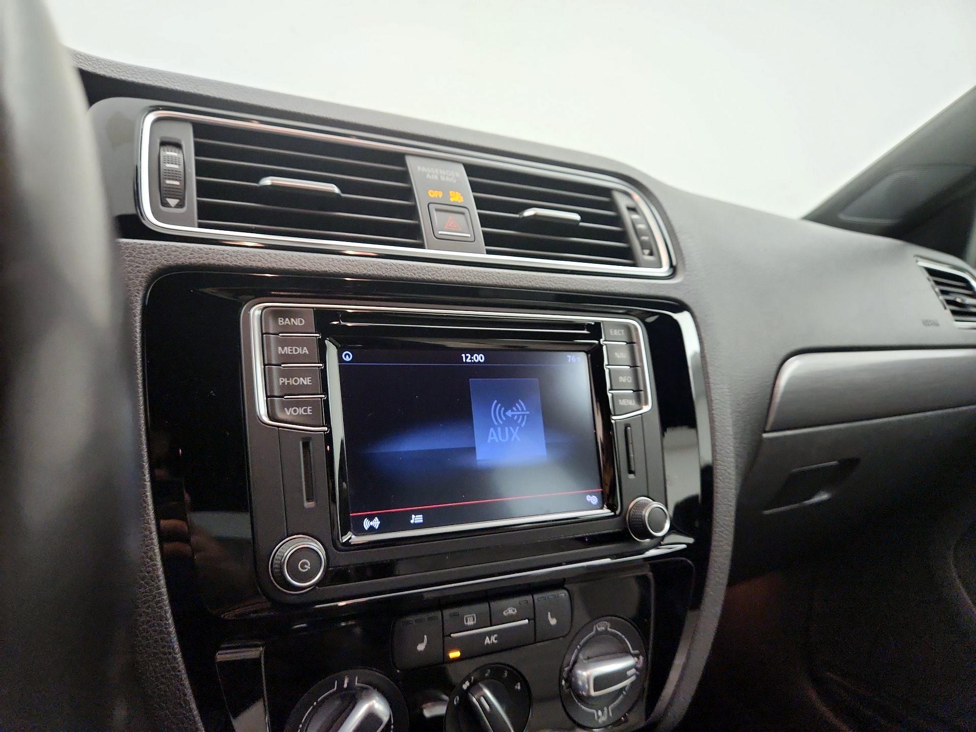 Thumbnail: 2016 Volkswagen Jetta - 16