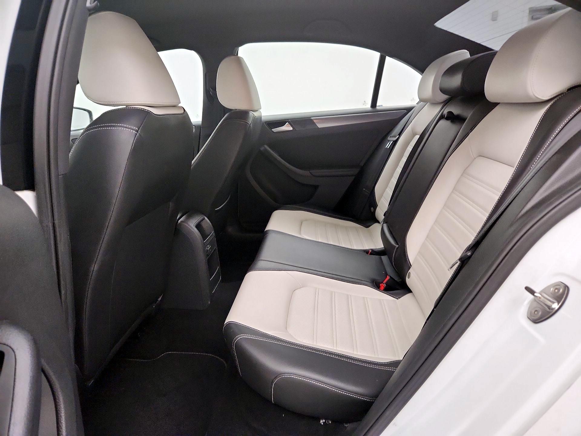 Thumbnail: 2016 Volkswagen Jetta - 20