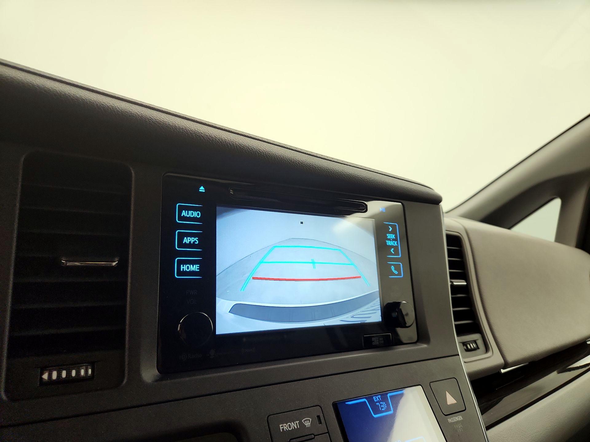 Thumbnail: 2017 Toyota Sienna - 14