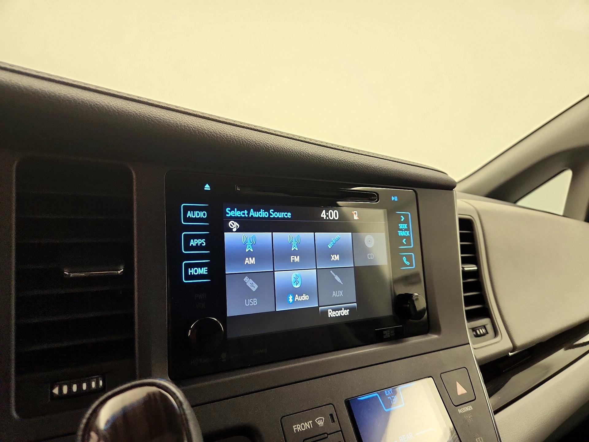 Thumbnail: 2017 Toyota Sienna - 15