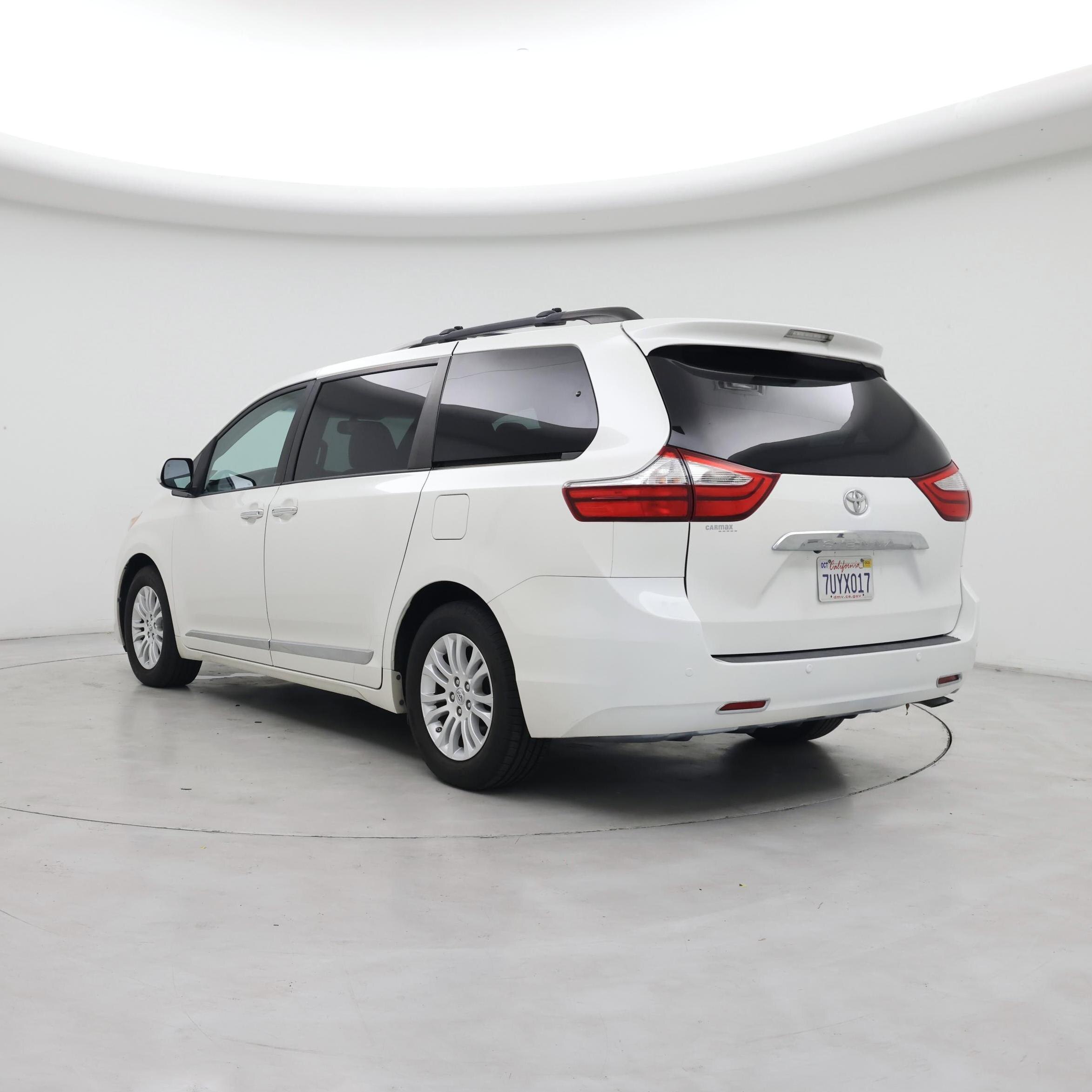 Thumbnail: 2017 Toyota Sienna - 2