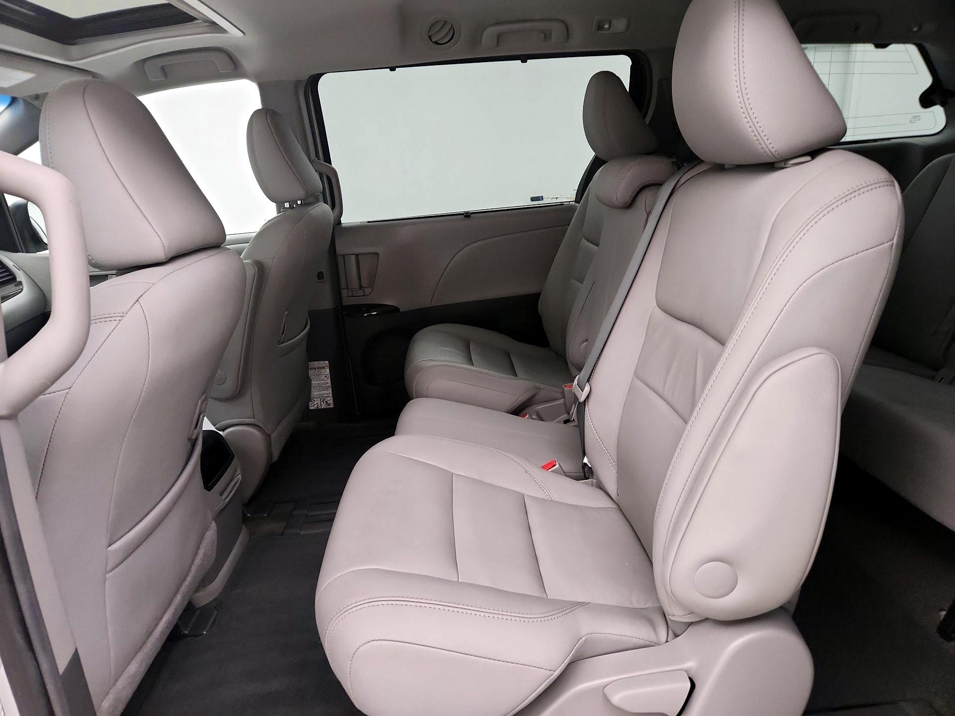 Thumbnail: 2017 Toyota Sienna - 20