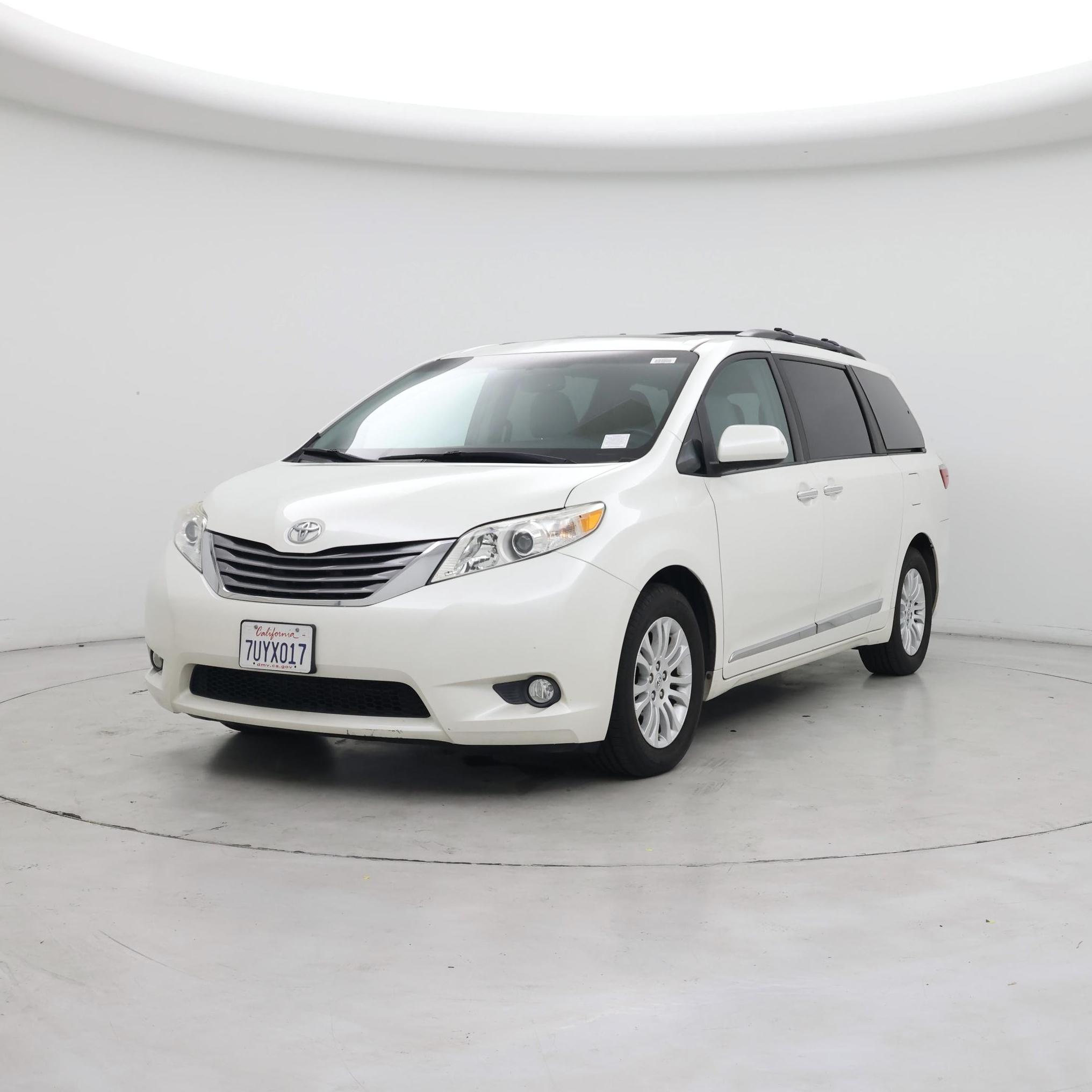 Thumbnail: 2017 Toyota Sienna - 4