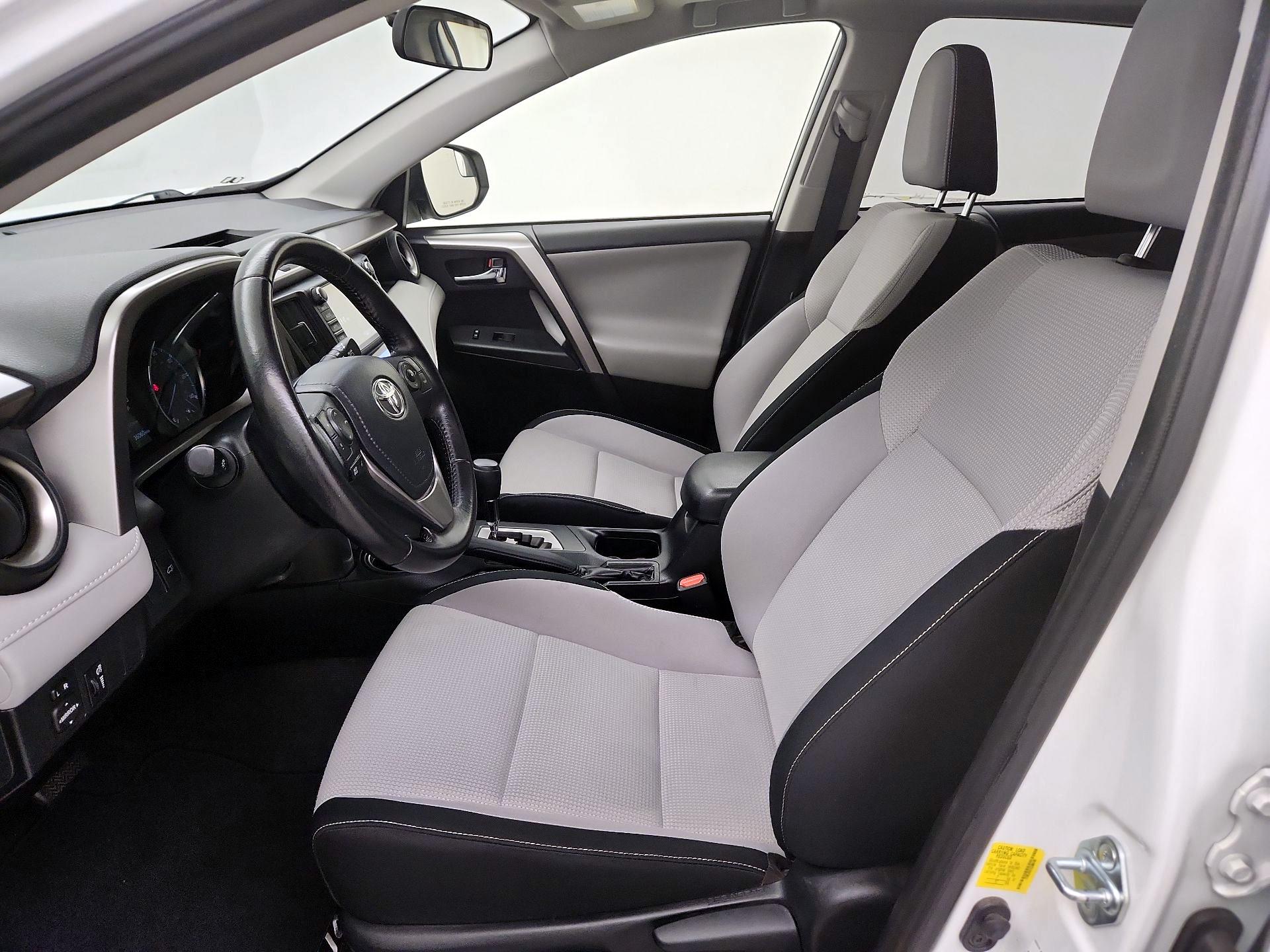 Thumbnail: 2016 Toyota RAV4 - 11