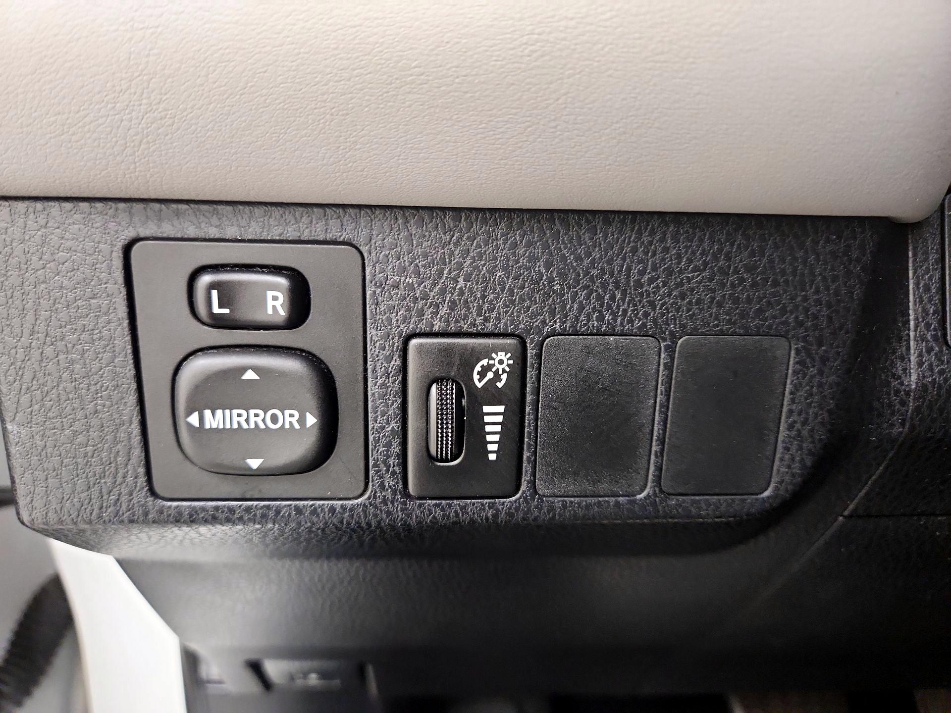 Thumbnail: 2016 Toyota RAV4 - 13