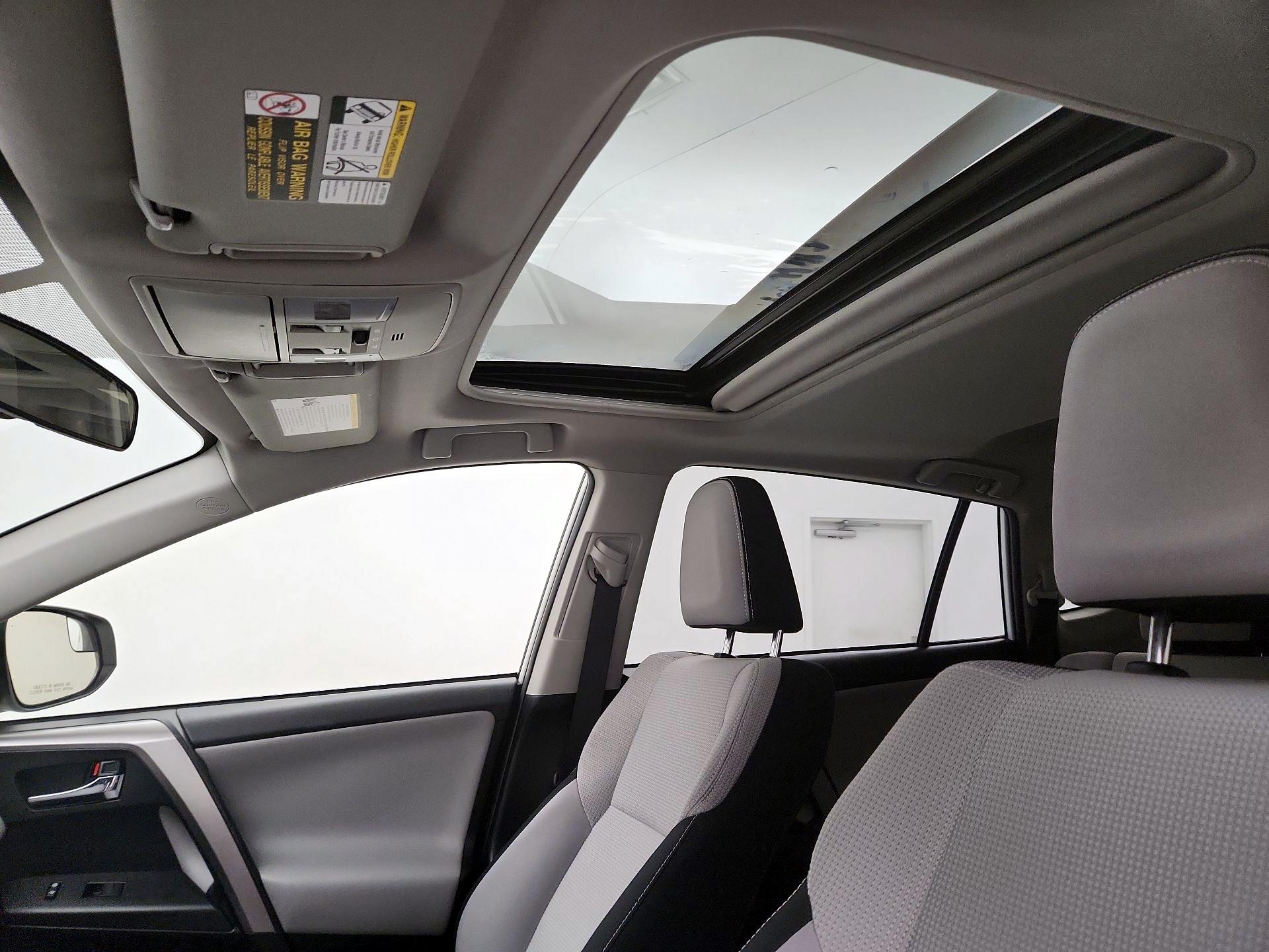 Thumbnail: 2016 Toyota RAV4 - 19