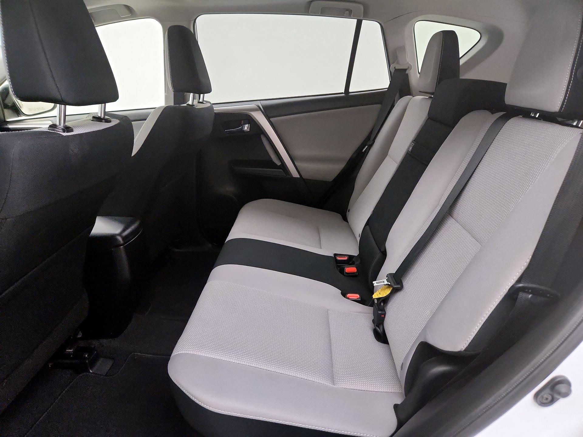 Thumbnail: 2016 Toyota RAV4 - 20