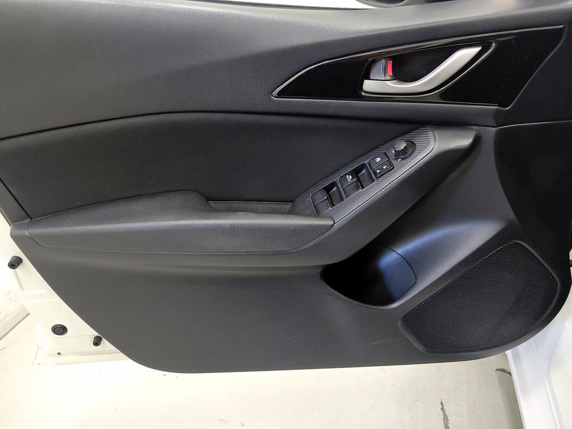 Thumbnail: 2016 Mazda Mazda3 - 12