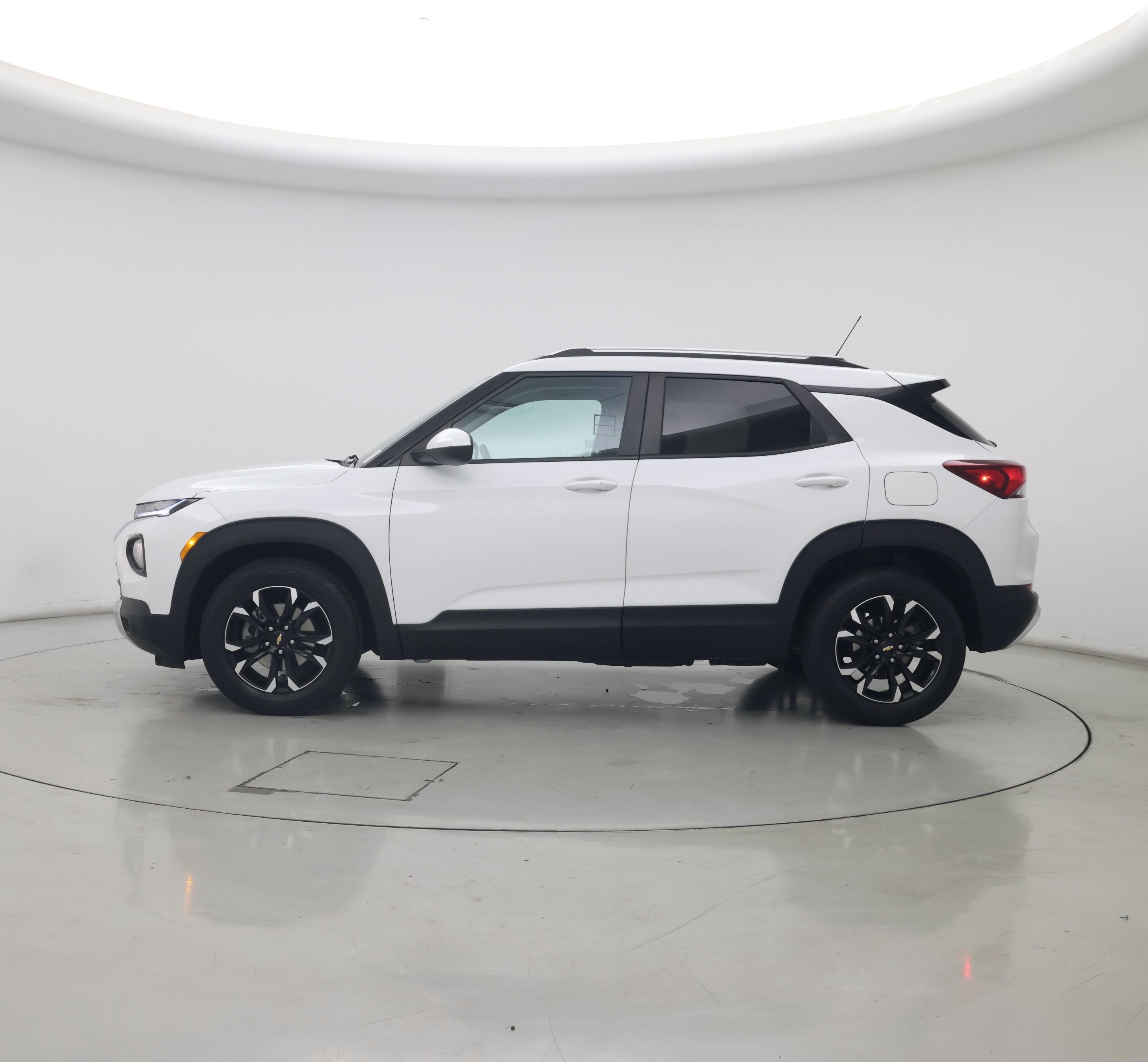 Thumbnail: 2023 Chevrolet TrailBlazer - 3