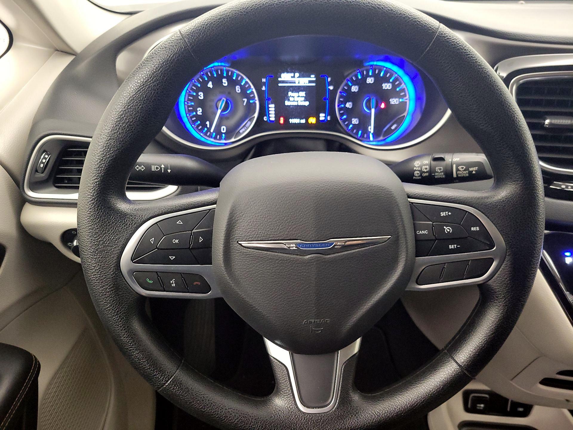 Thumbnail: 2020 Chrysler Pacifica - 10