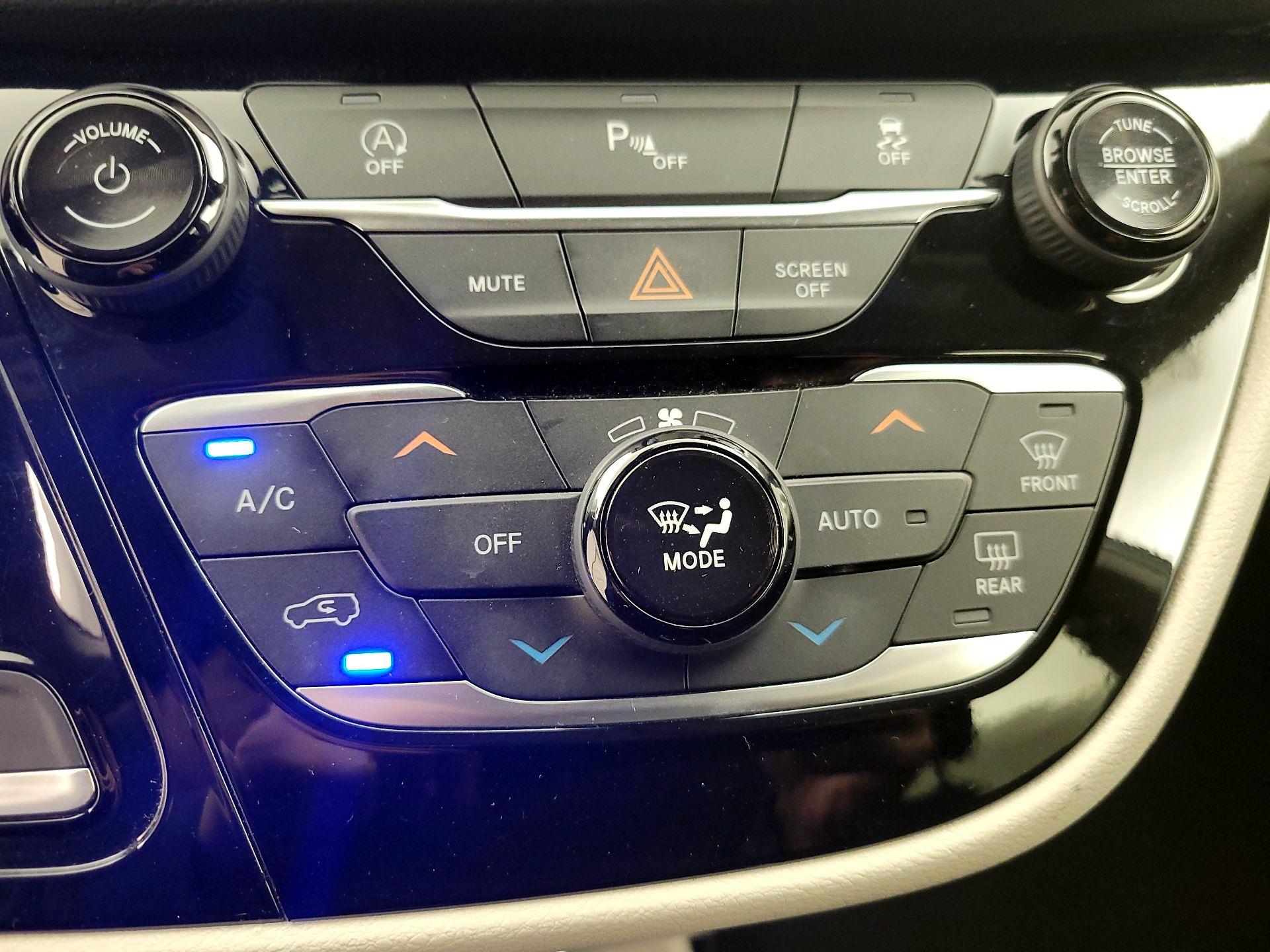 Thumbnail: 2020 Chrysler Pacifica - 16