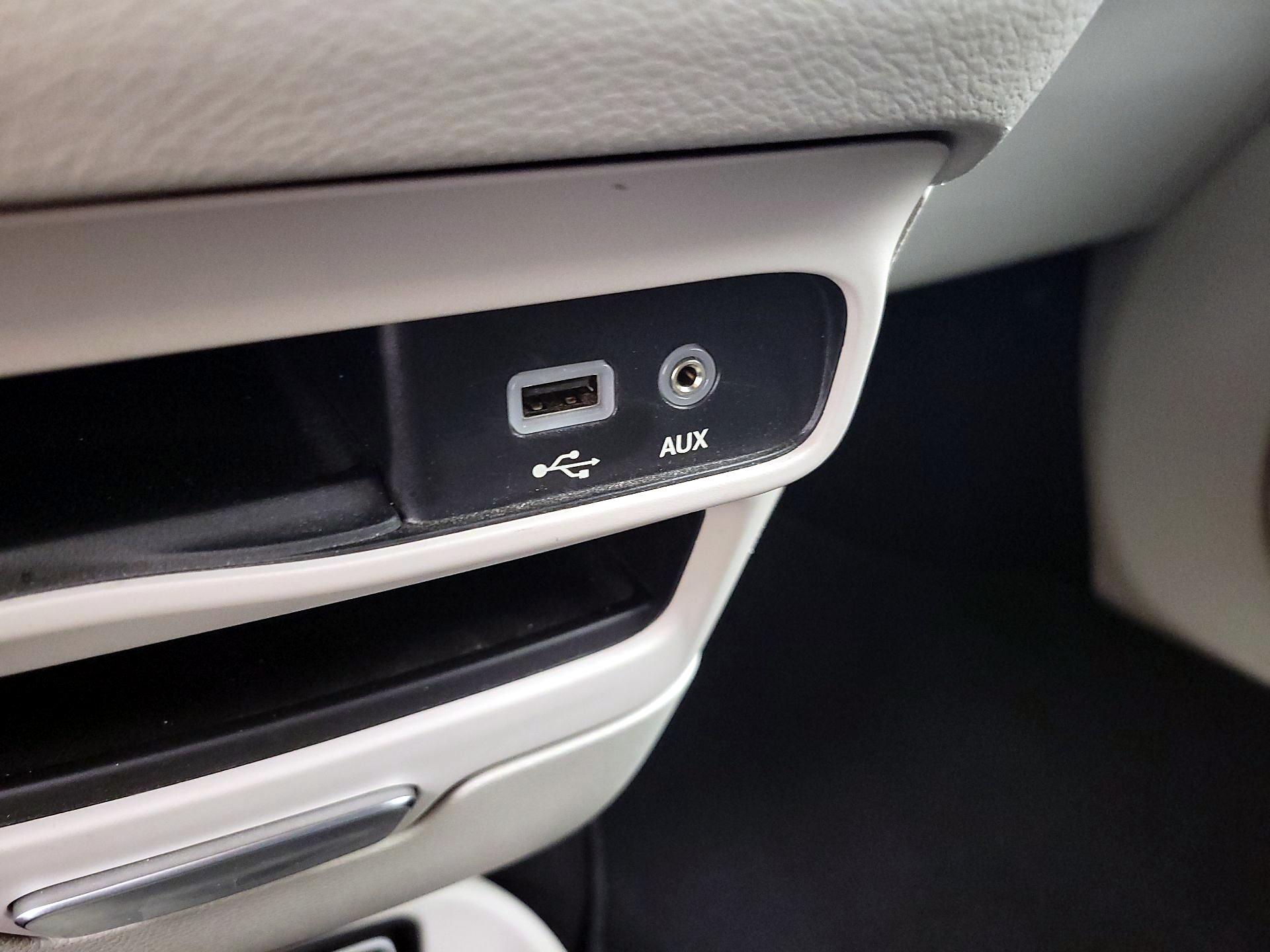 Thumbnail: 2020 Chrysler Pacifica - 18