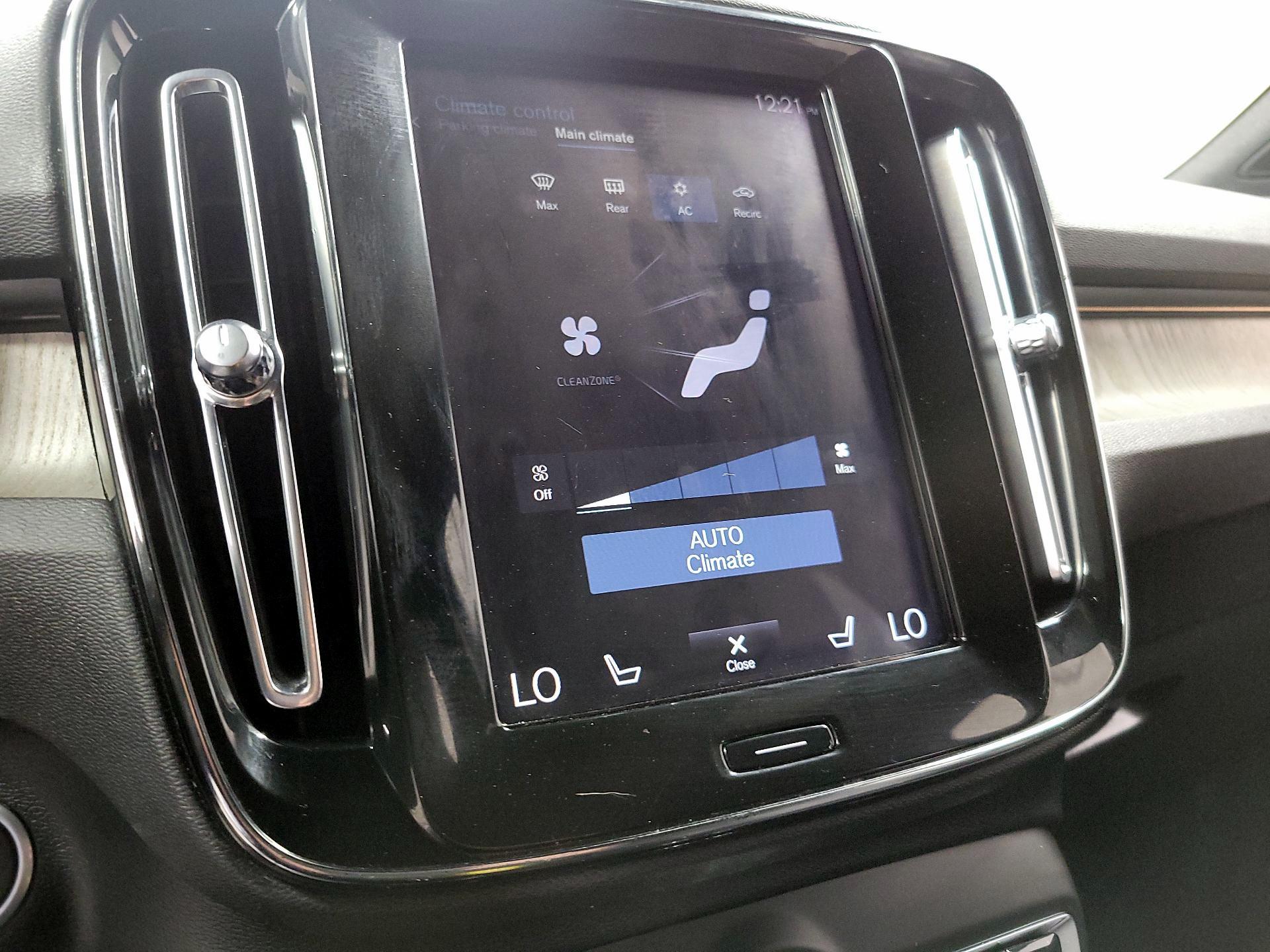 Thumbnail: 2020 Volvo XC40 - 17