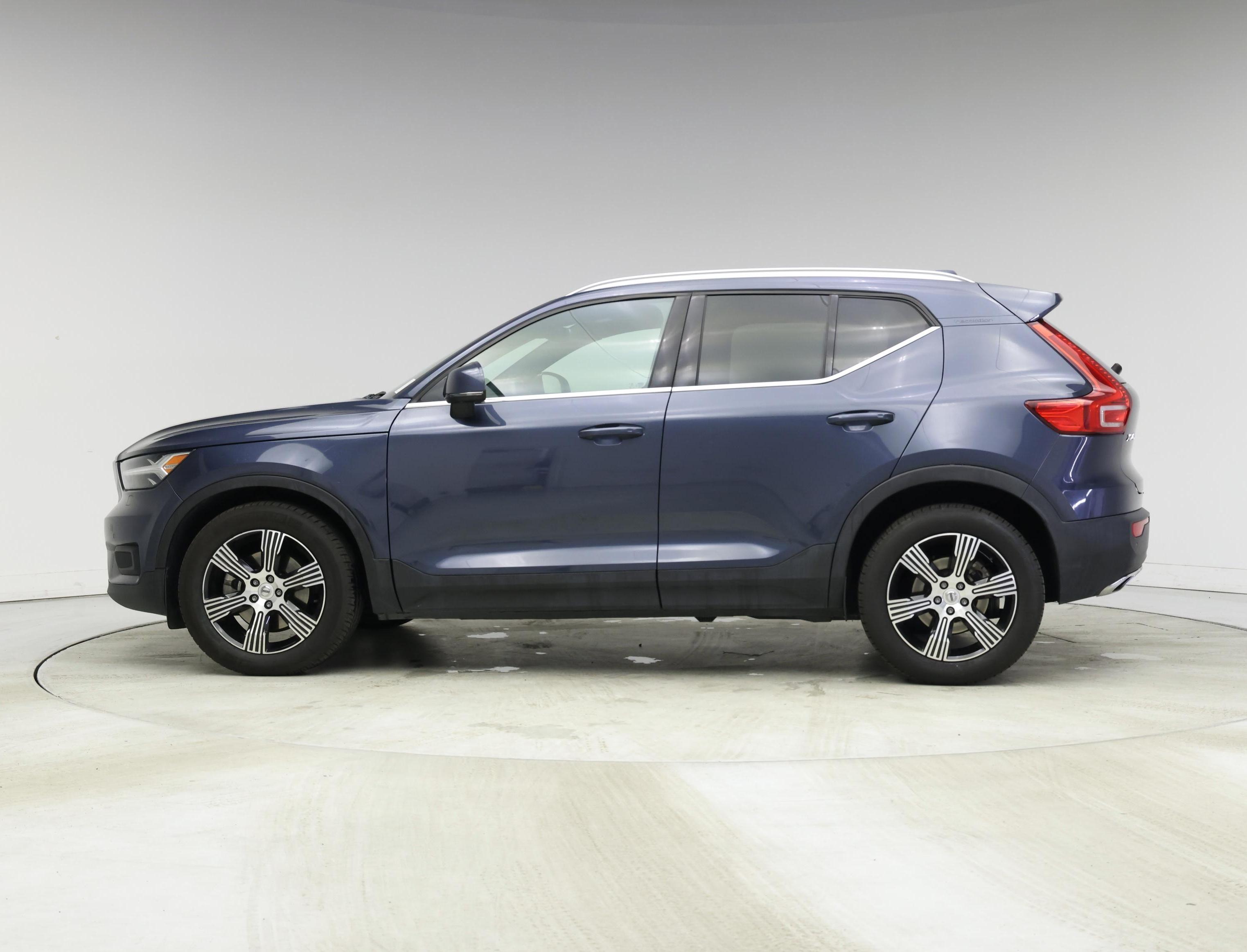 Thumbnail: 2020 Volvo XC40 - 3