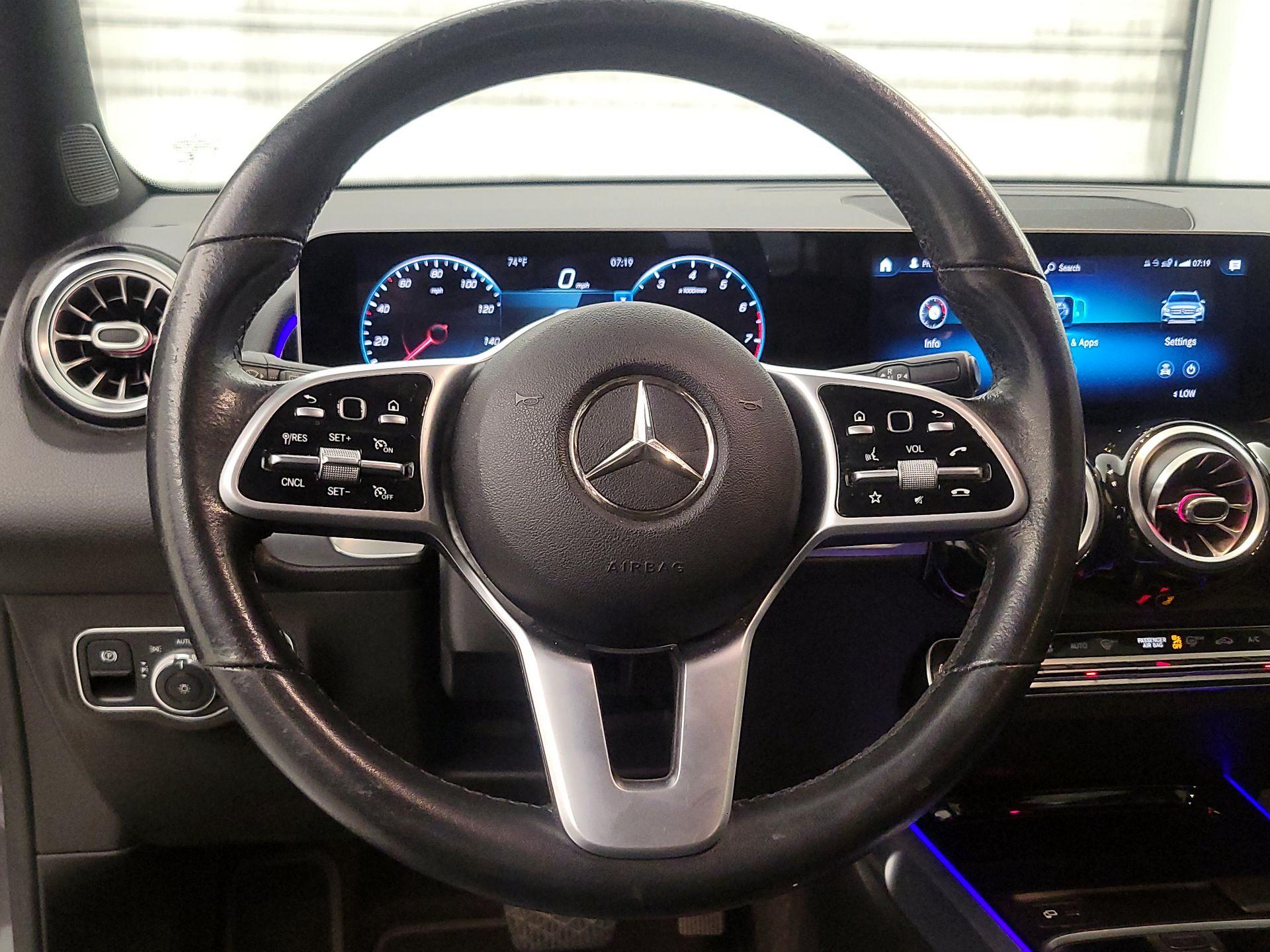 Thumbnail: 2021 Mercedes-Benz GLB - 10