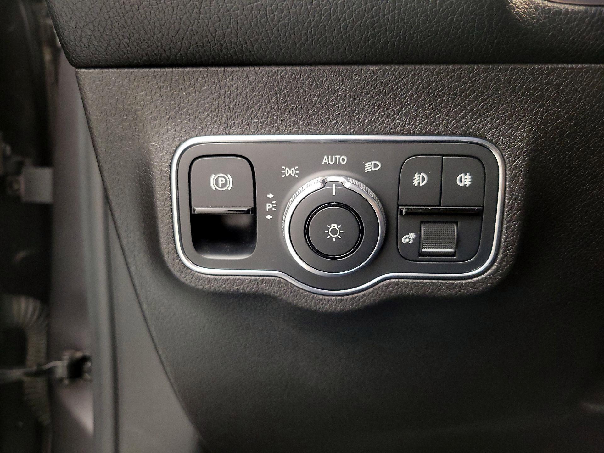 Thumbnail: 2021 Mercedes-Benz GLB - 13