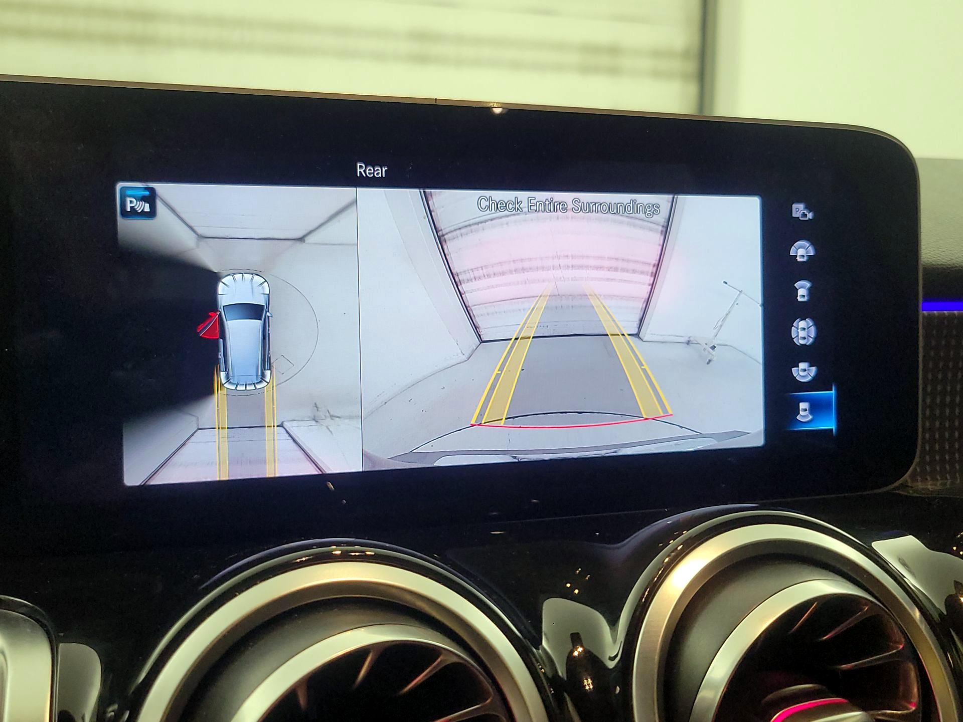 Thumbnail: 2021 Mercedes-Benz GLB - 14