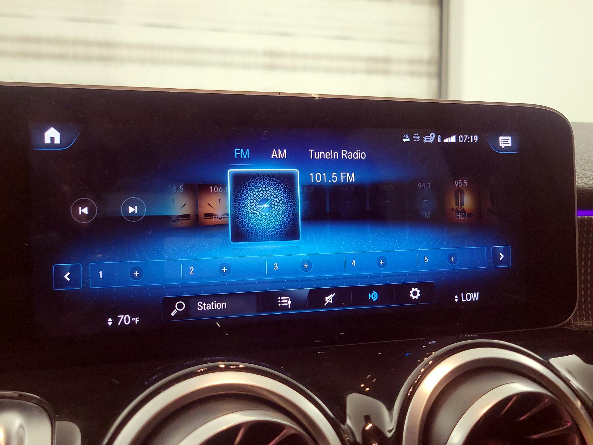 Thumbnail: 2021 Mercedes-Benz GLB - 15