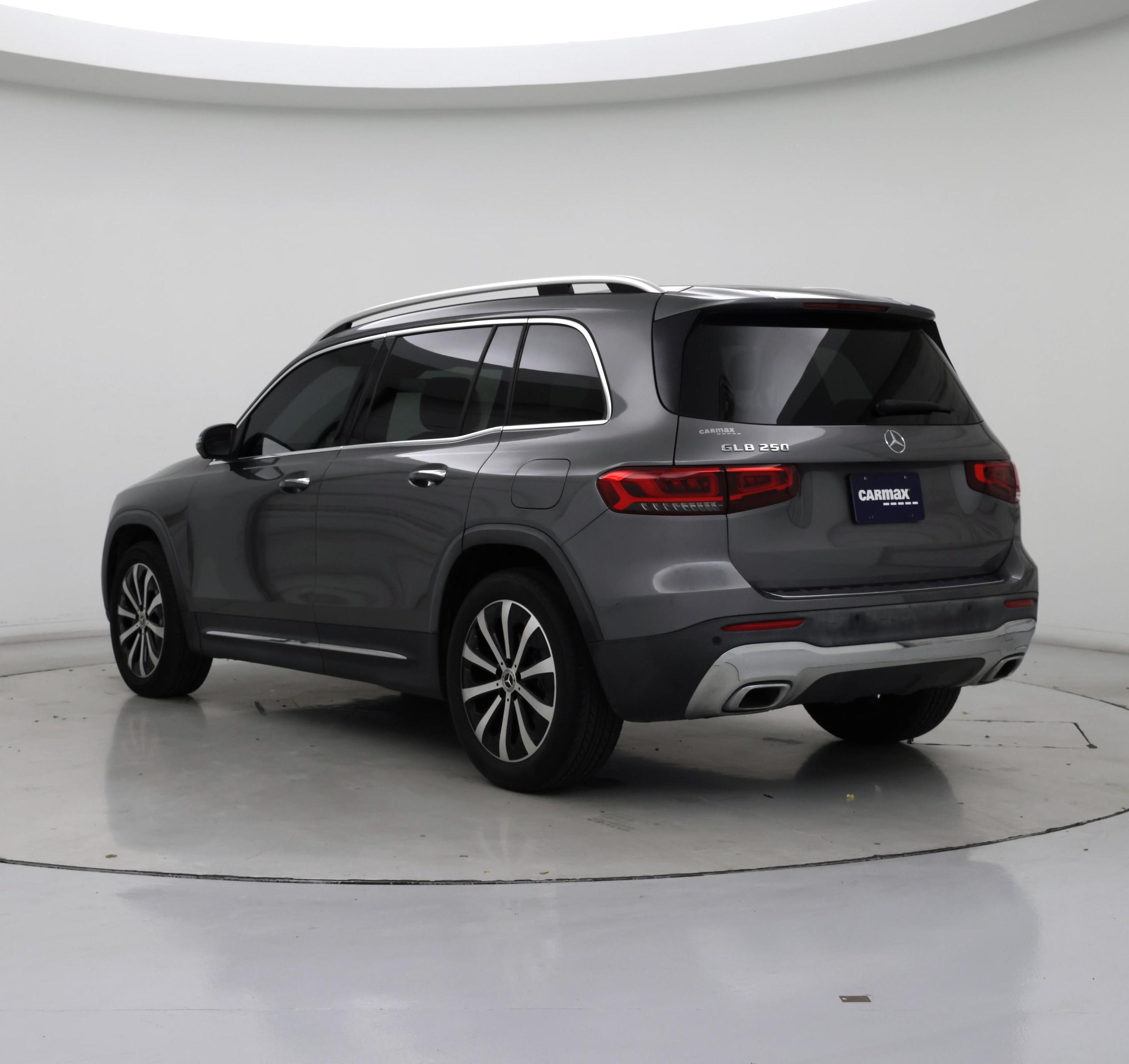 Thumbnail: 2021 Mercedes-Benz GLB - 2