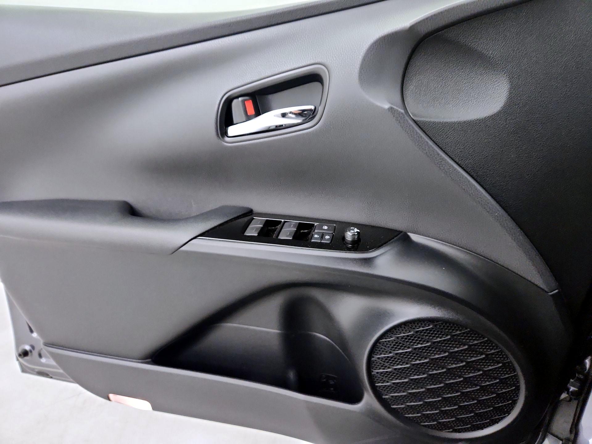 Thumbnail: 2019 Toyota Prius - 12