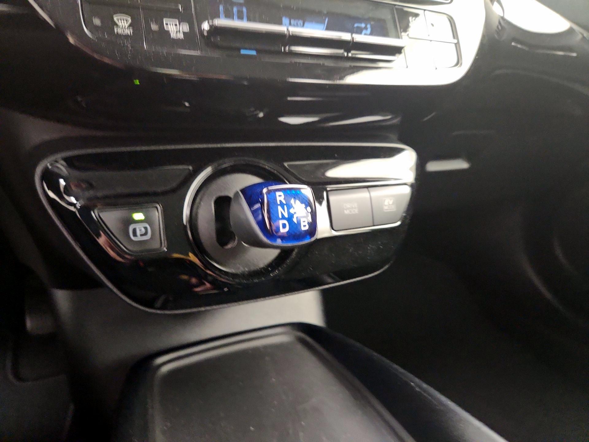 Thumbnail: 2019 Toyota Prius - 17