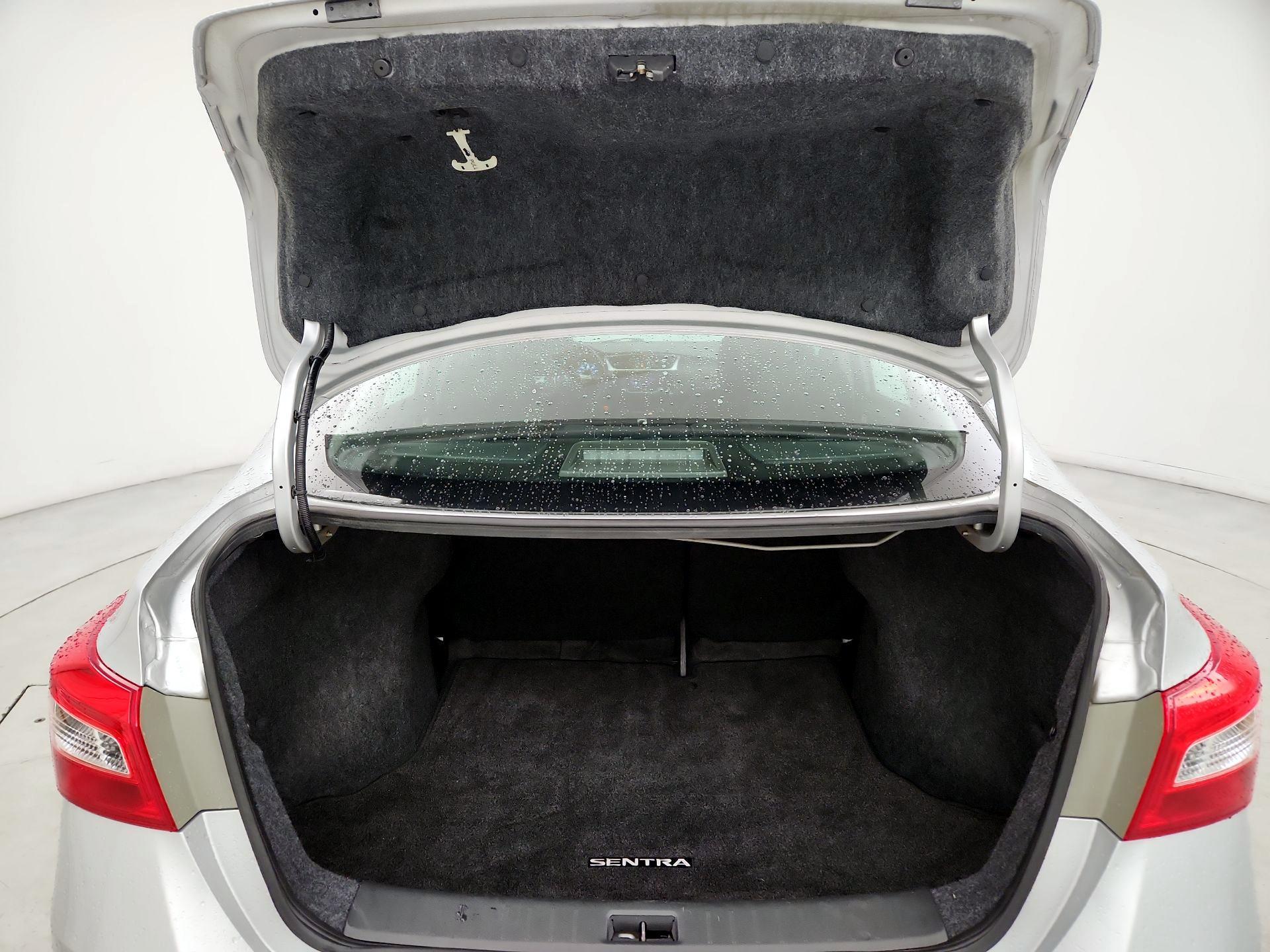 Thumbnail: 2017 Nissan Sentra - 19