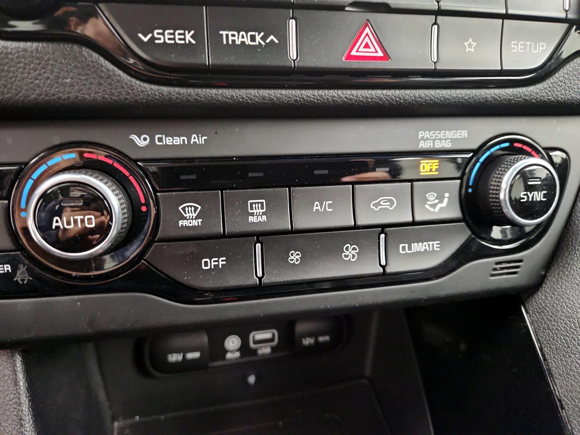 Thumbnail: 2018 Kia Niro - 17