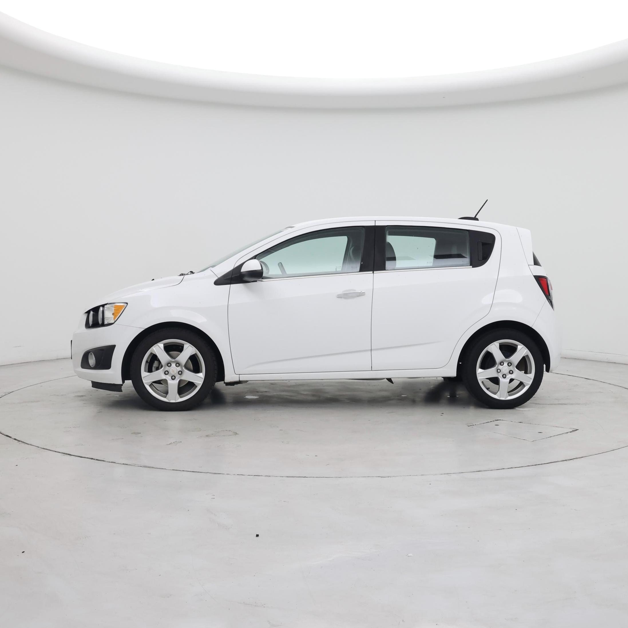 Thumbnail: 2015 Chevrolet Sonic - 3