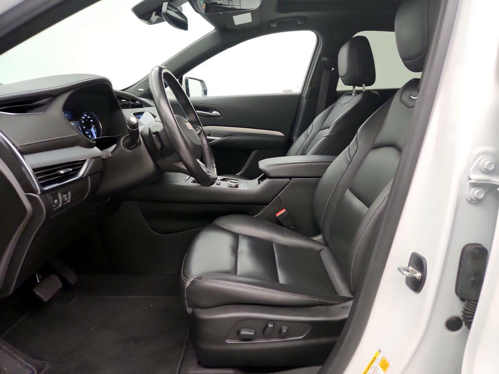 Thumbnail: 2023 Cadillac XT4 - 11
