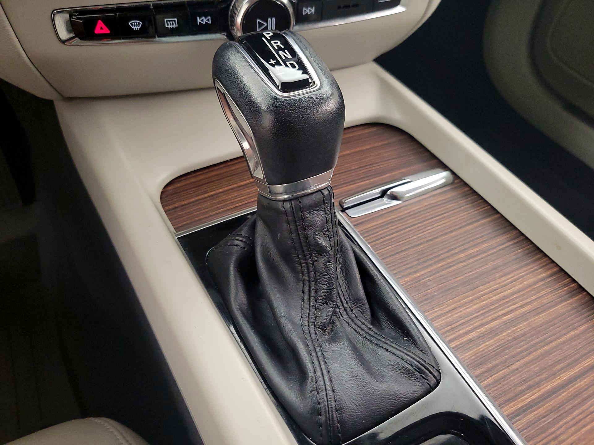 Thumbnail: 2020 Volvo S60 - 18