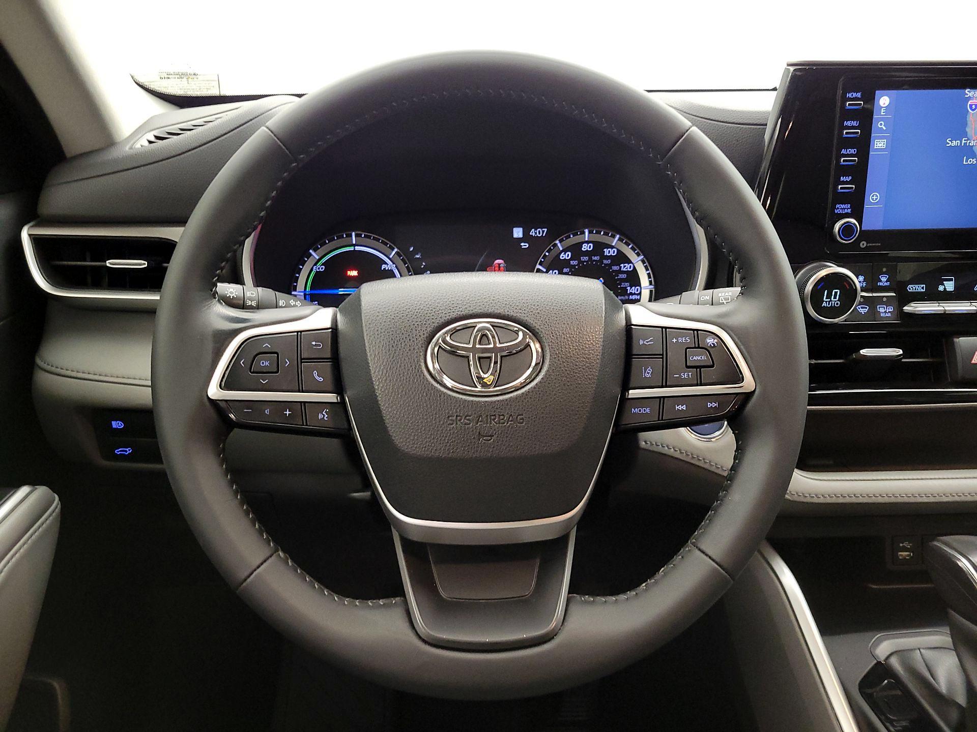 Thumbnail: 2022 Toyota Highlander - 10