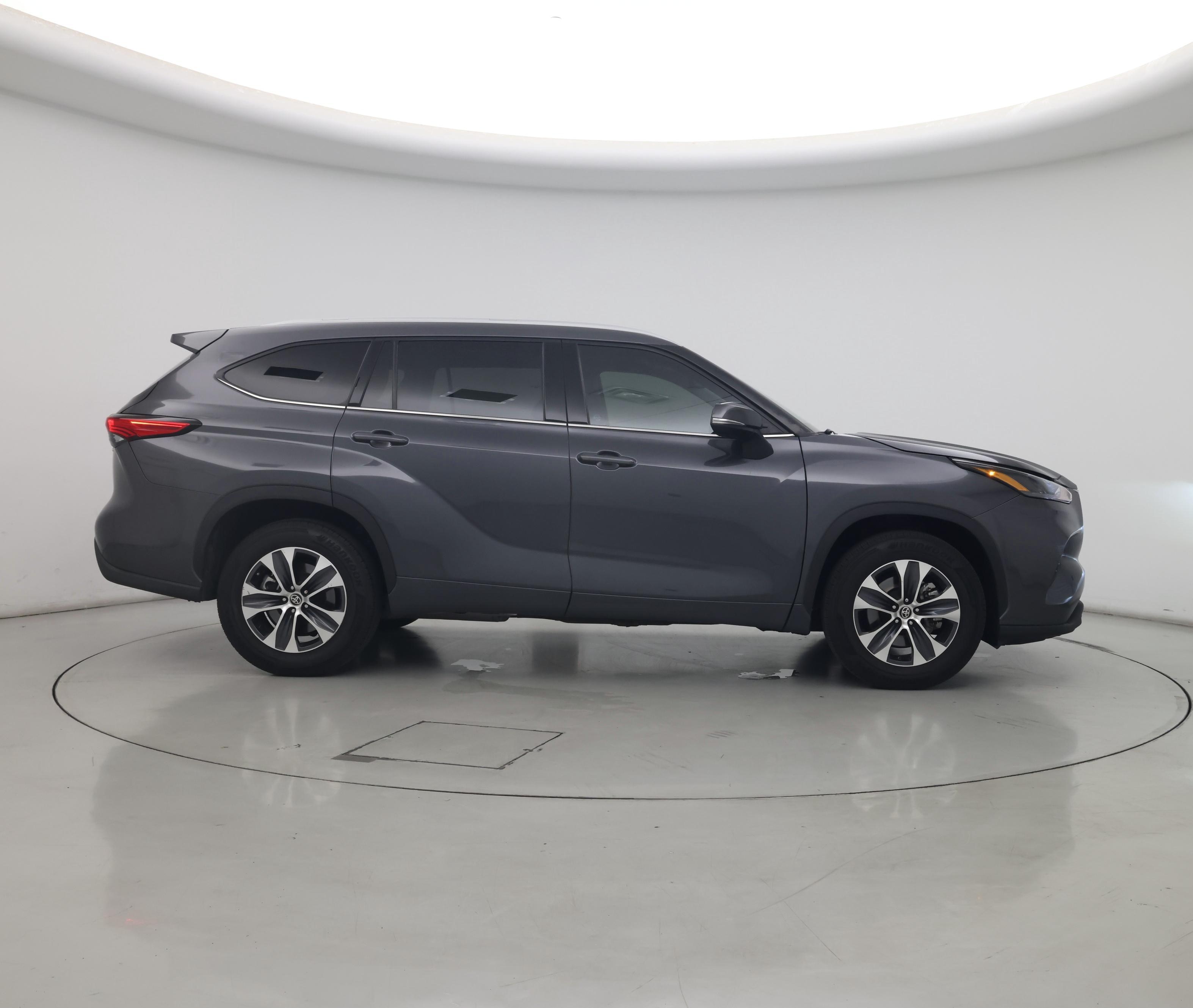 Thumbnail: 2022 Toyota Highlander - 7