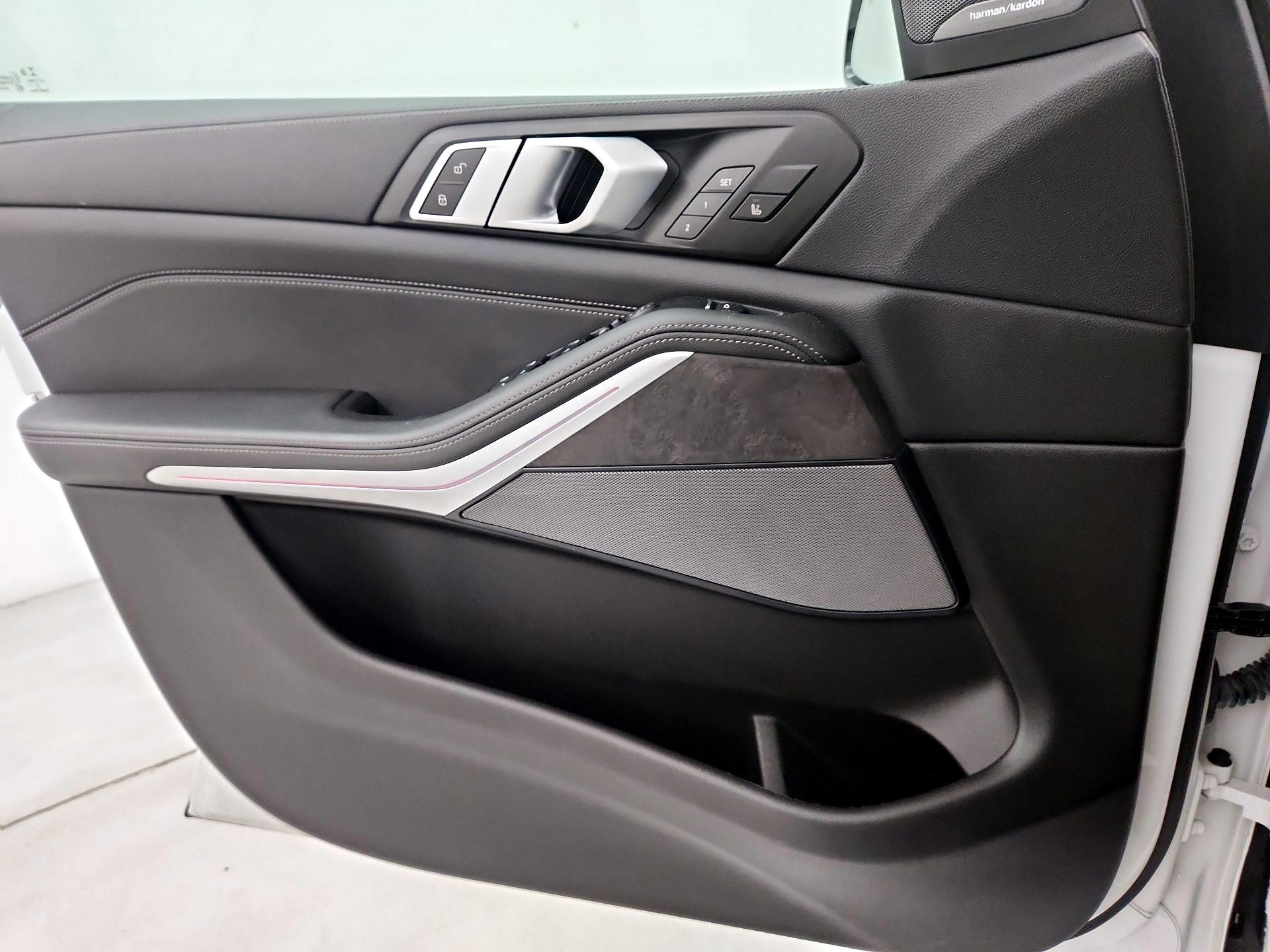 Thumbnail: 2022 BMW X5 - 12