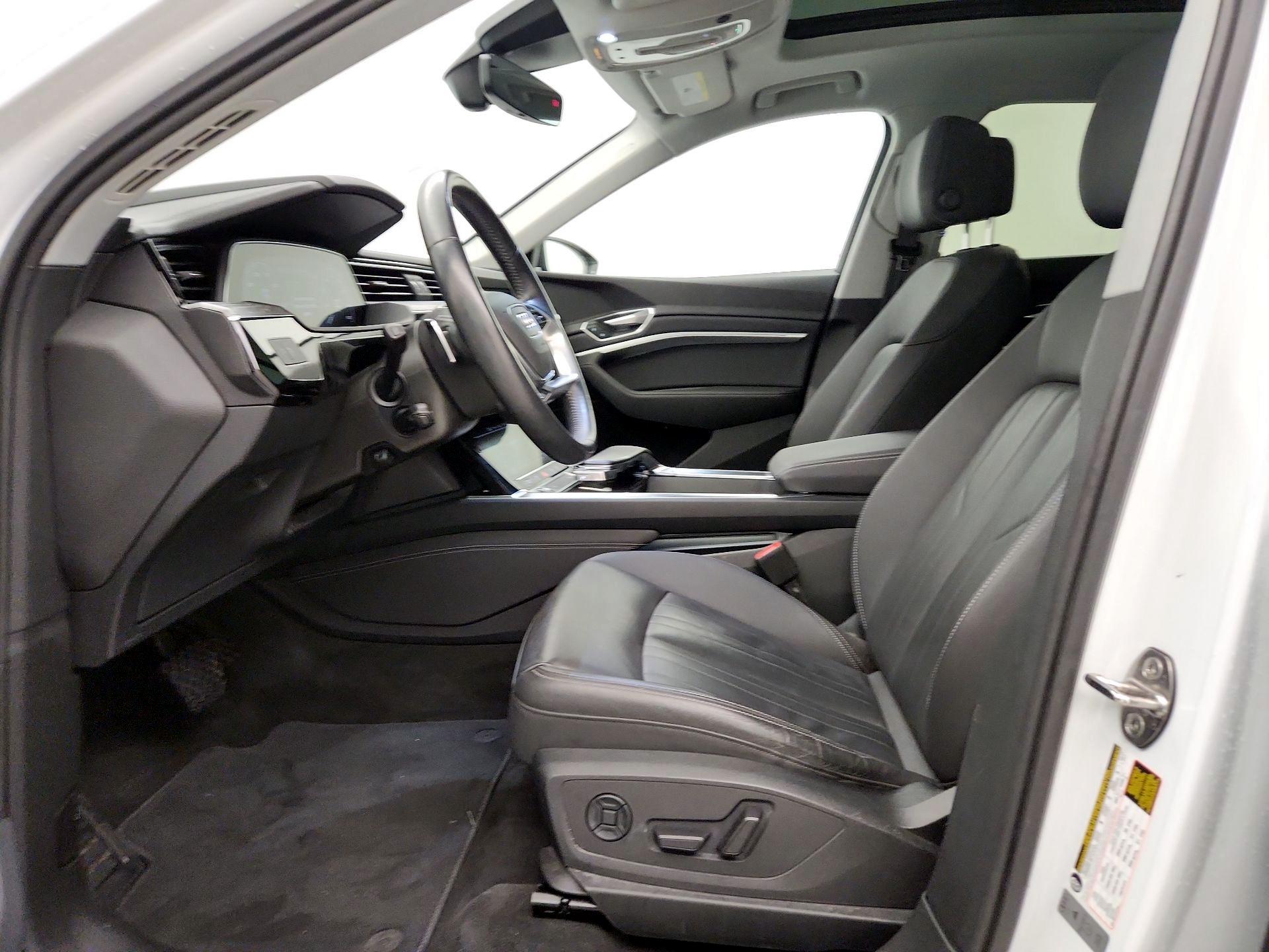Thumbnail: 2021 Audi e-tron - 11