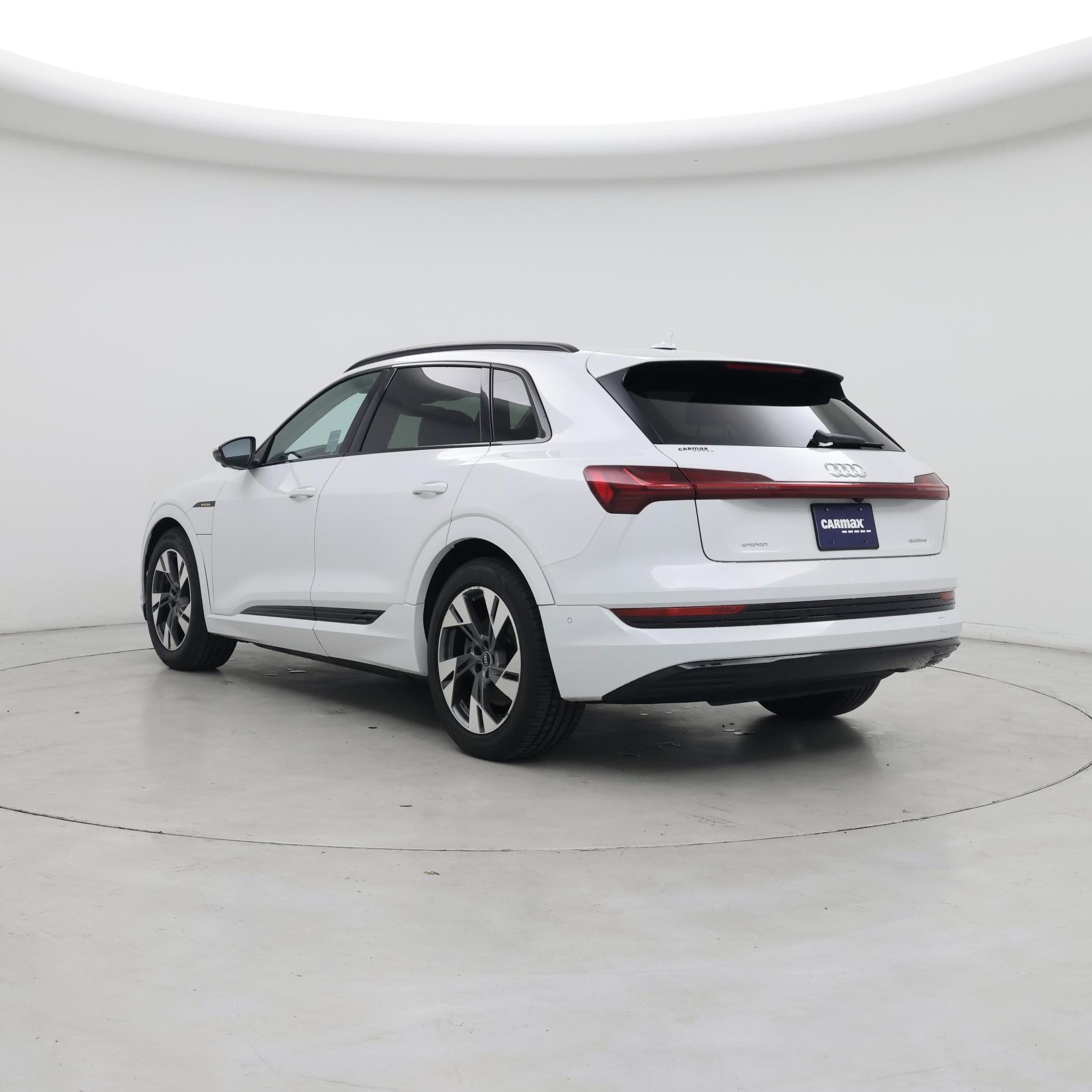 Thumbnail: 2021 Audi e-tron - 2