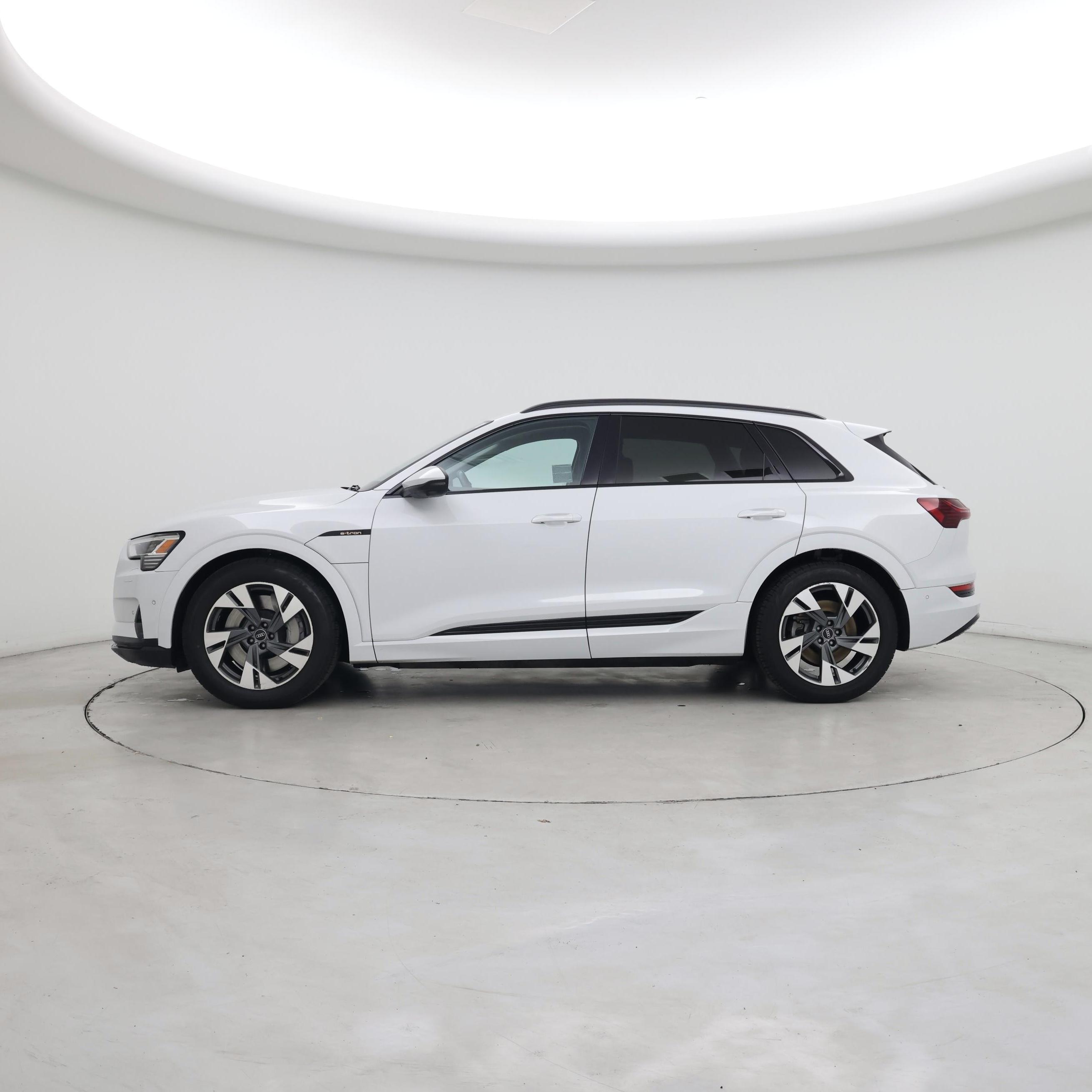 Thumbnail: 2021 Audi e-tron - 3