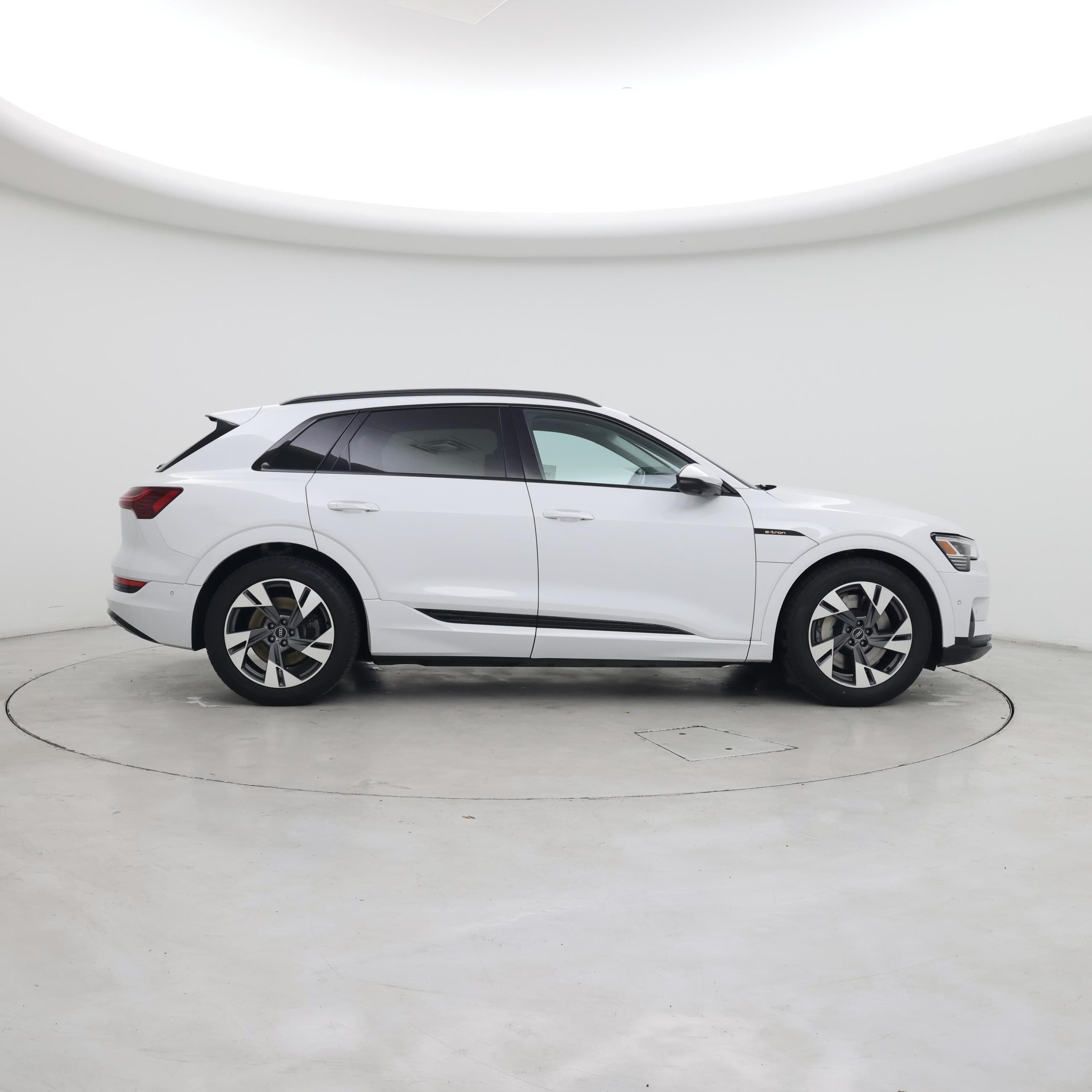 Thumbnail: 2021 Audi e-tron - 7