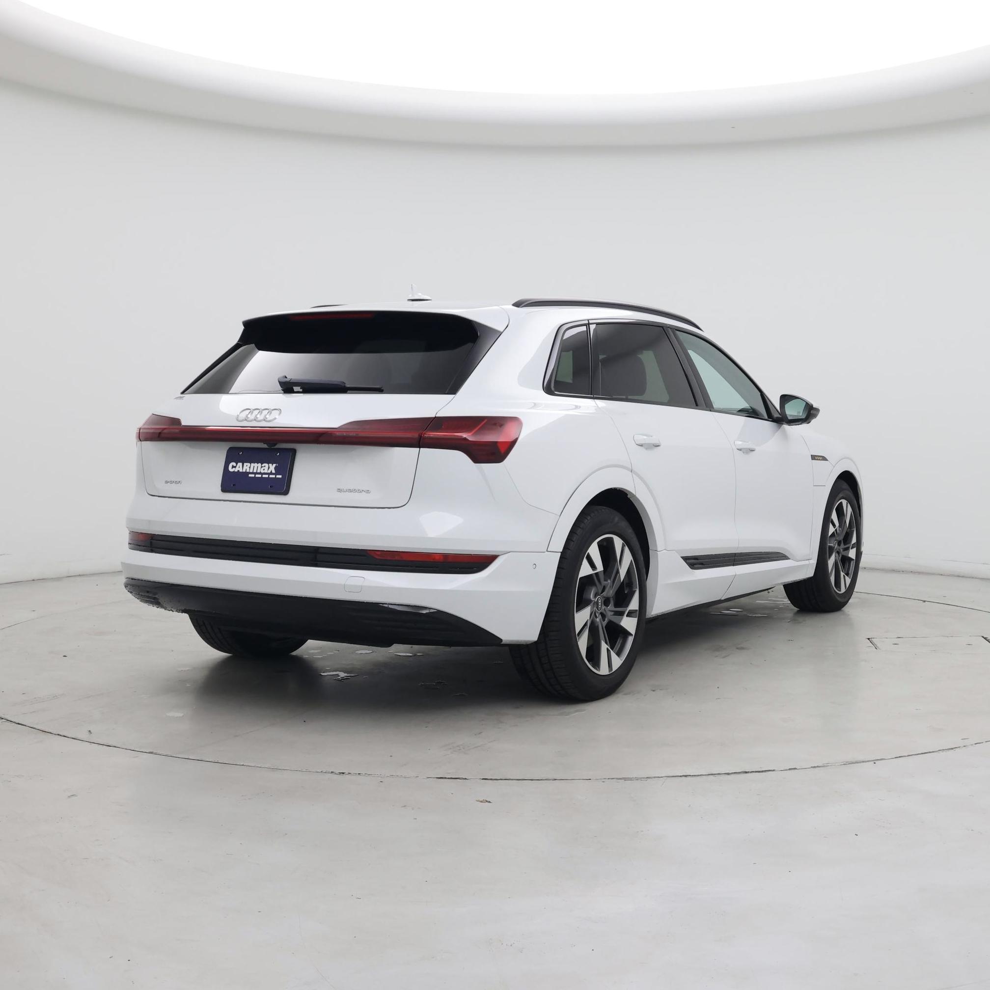 Thumbnail: 2021 Audi e-tron - 8