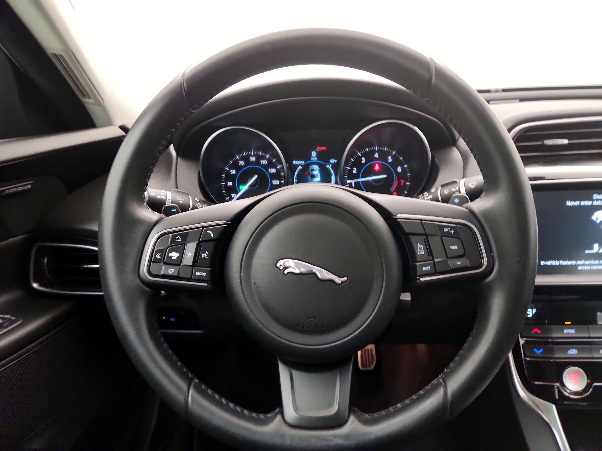 Thumbnail: 2019 Jaguar XE - 10